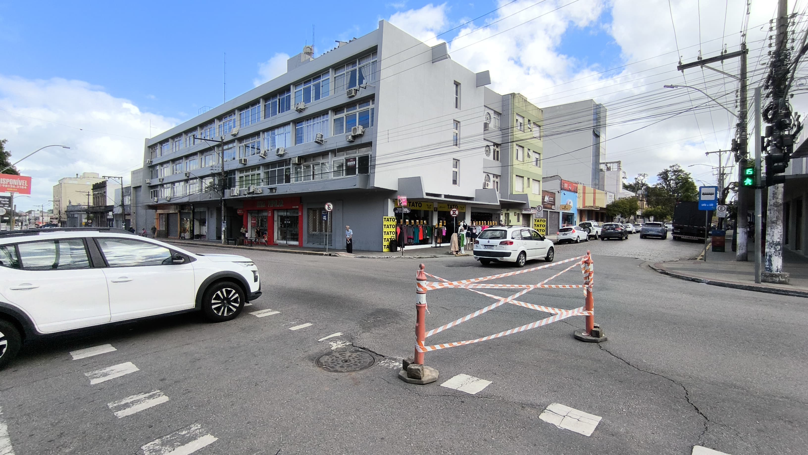 Trânsito será interrompido para obra devido a risco de afundamento da pavimentação. Transporte coletivo fará trajeto diferenciado