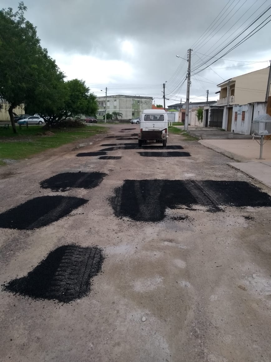 Equipes também atuam na rua Marcílio Dias e avenida Fernando Osório