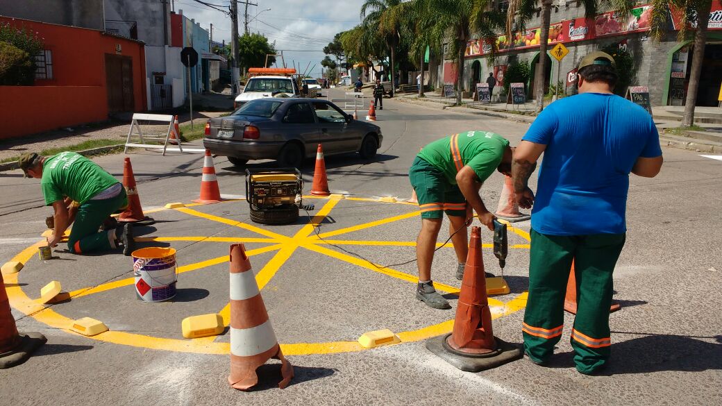 Também foram pintadas três novas faixas de pedestres
