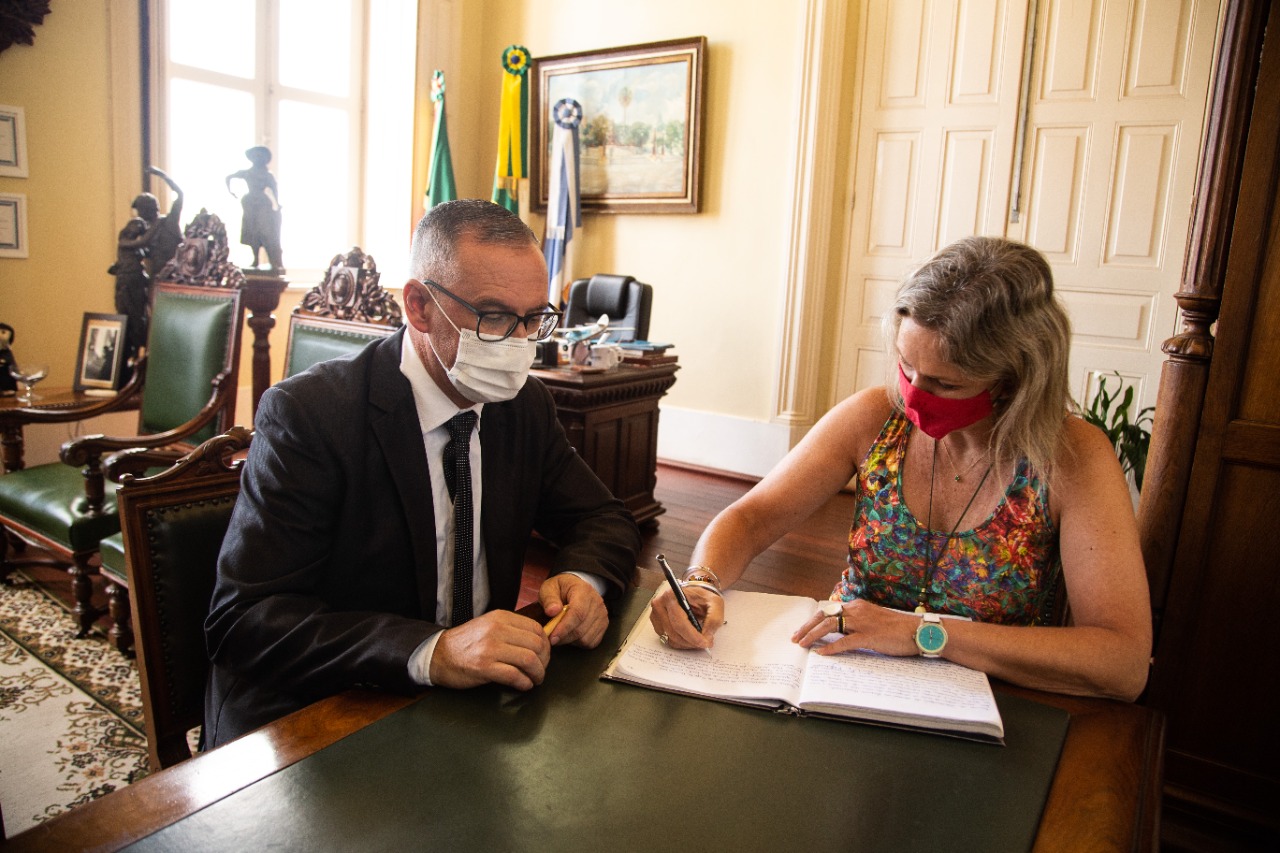 A chefe do Executivo retorna após breve período de férias. Durante três dias, o presidente da Câmara, vereador Marcos Ferreira - Marcola (PTB), esteve responsável pela administração do Município