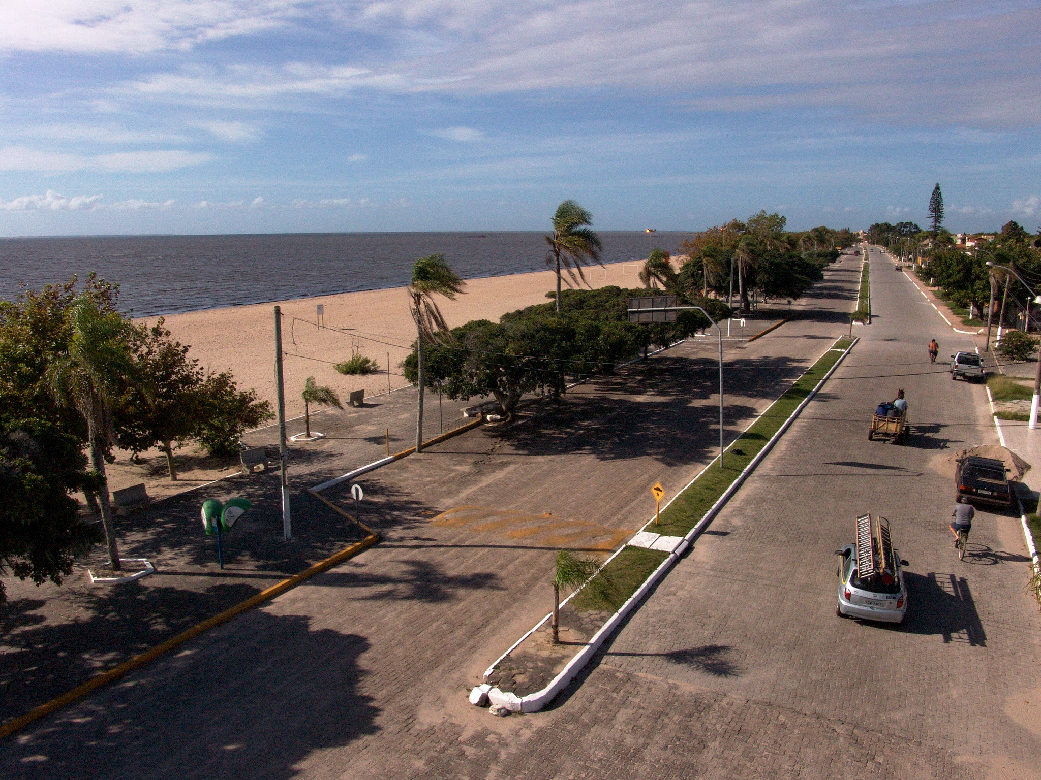 Atividades de comércio de alimentos nas praias do Laranjal só serão permitidas com autorização da Prefeitura