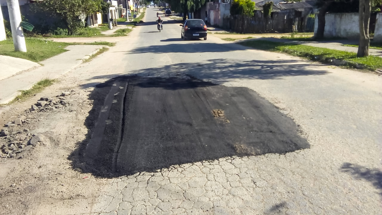 Equipes atuam também em rua do Areal, com grande fluxo de veículos