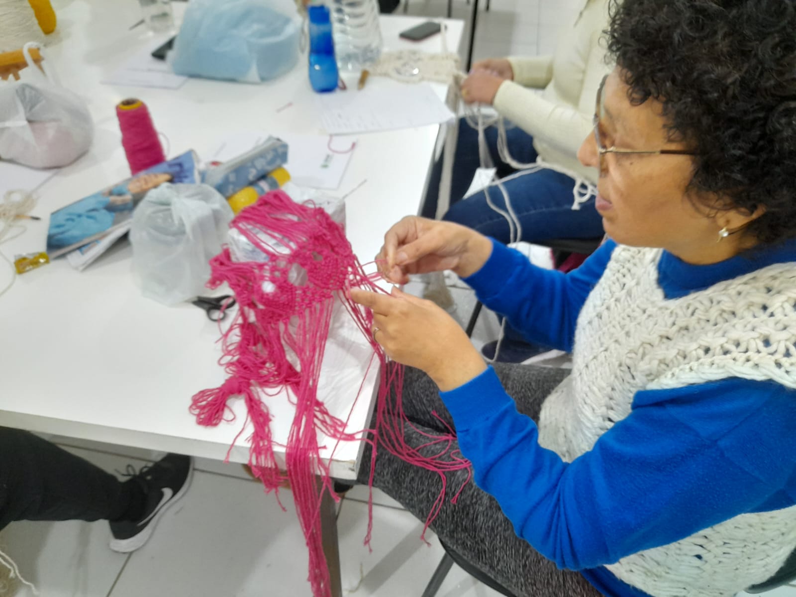 Dez participantes aprenderam técnicas e confeccionaram diversas peças