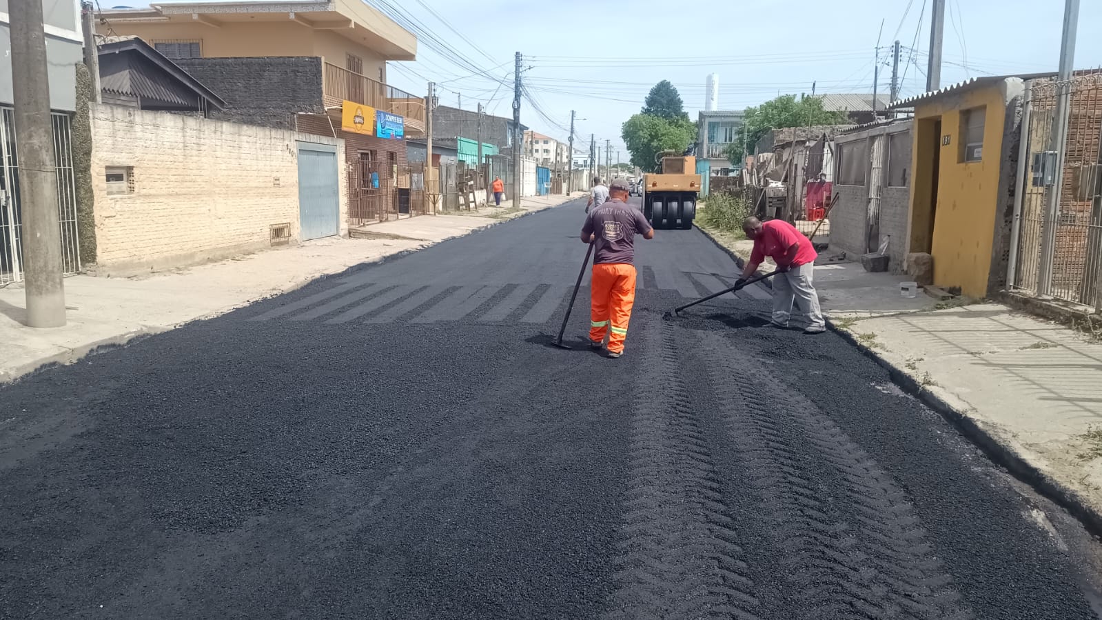 Equipe de monitorados do MOP levou a Operação Tapa-buracos a quatro vias de grande fluxo de veículos