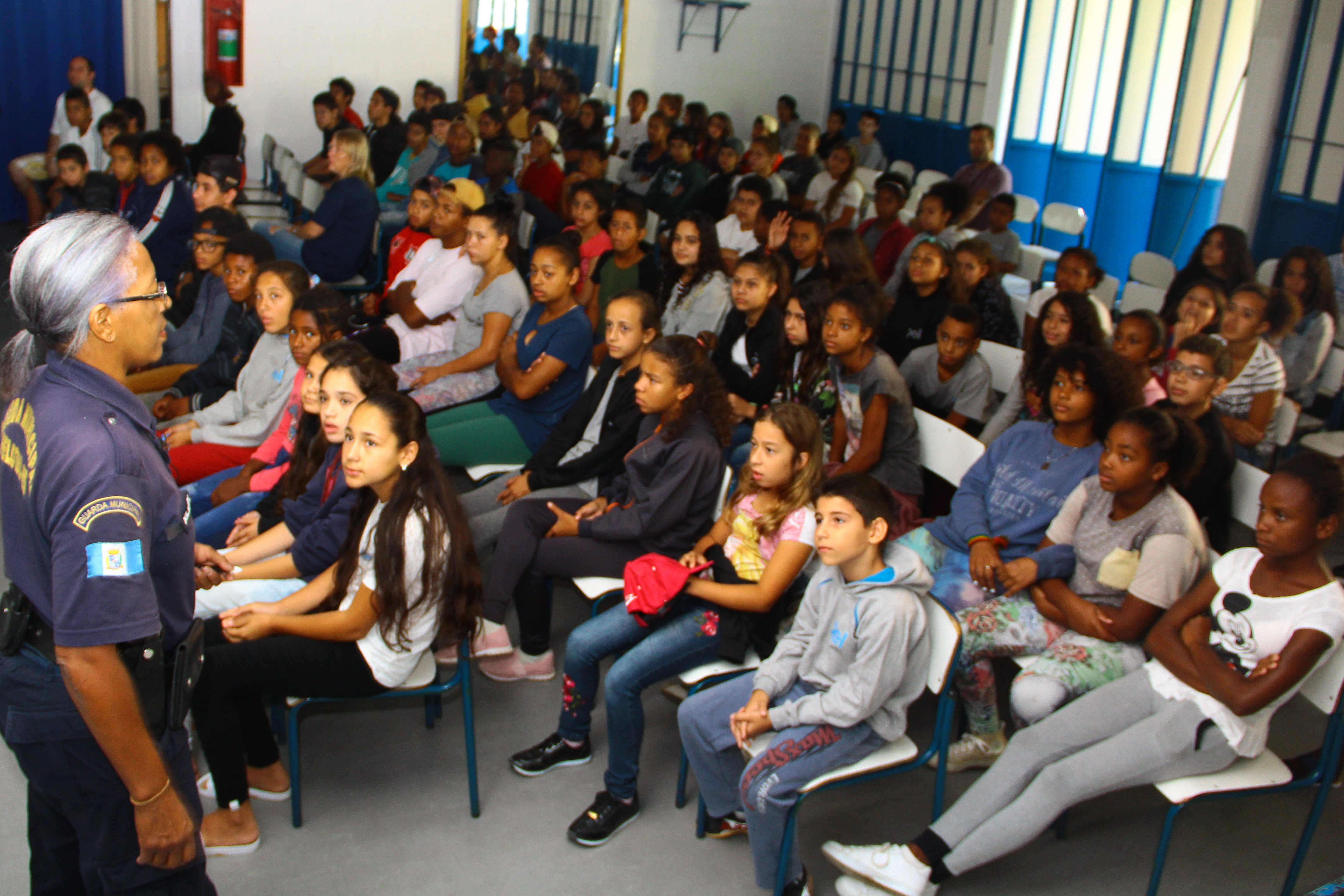 Conversas e palestras para crianças e adolescentes são meios utilizados pela instituição para prevenir a violência