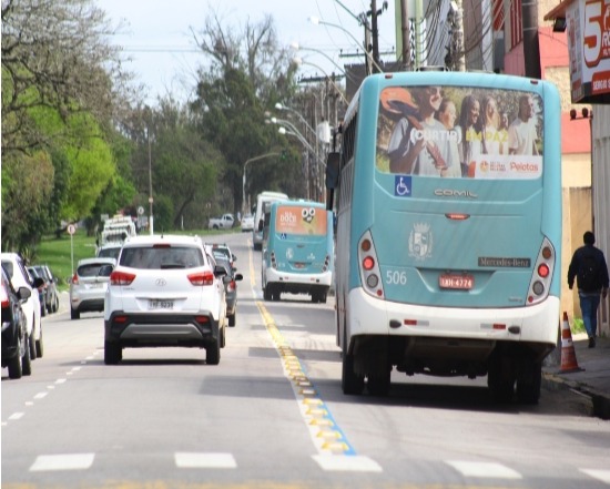 Empresas interessadas podem entrar em contato com uma das quatro agências credenciadas para gerenciar os anúncios. Valores arrecadados são utilizados no subsídio para o Transporte Coletivo Rural