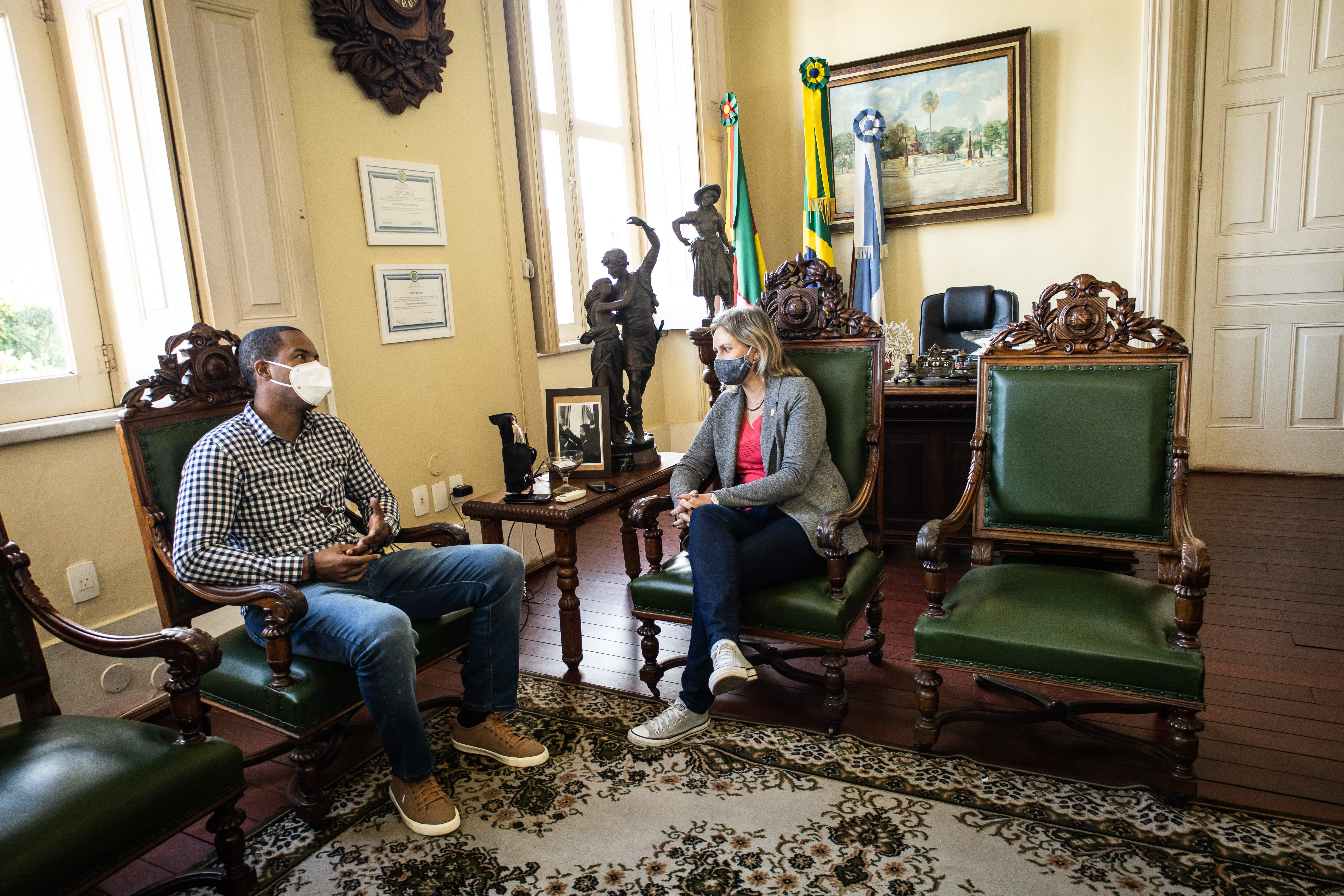 Paula e Cesinha analisaram o projeto que construção de residências populares no local