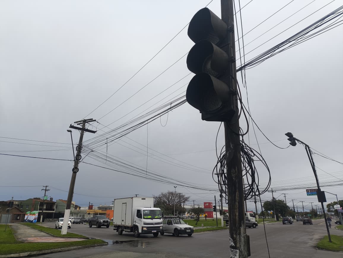 Trinta semáforos ainda estão sem funcionar. Secretário pede cautela e elogia “comportamento exemplar” dos motoristas