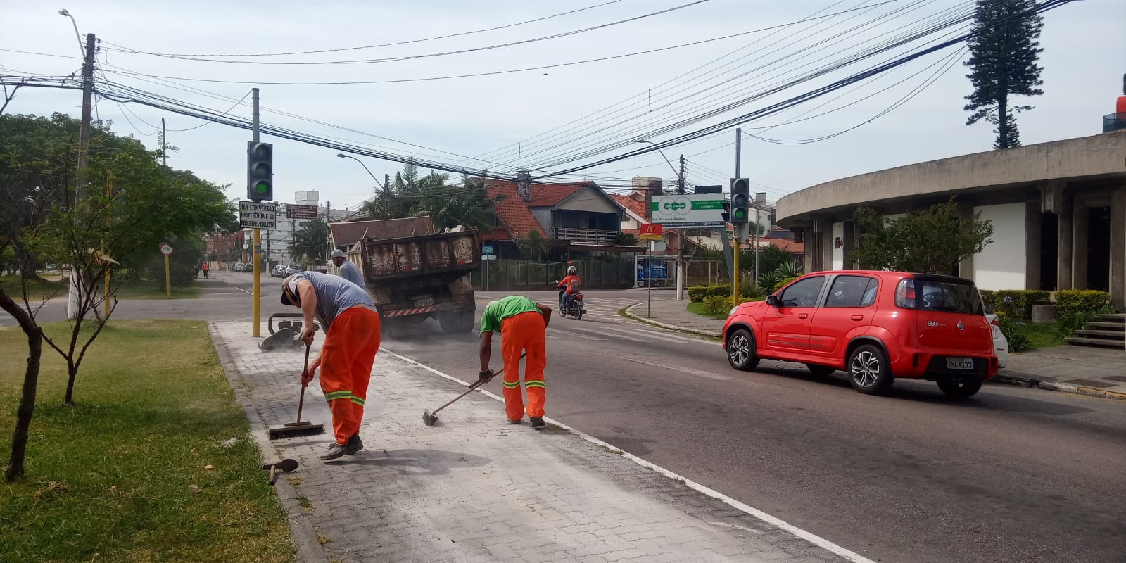 Reeducandos do projeto Mão de Obra Prisional (MOP), do Pacto Pelotas pela Paz, fizeram reformas nos locais sob supervisão da Secretaria de Obras e Pavimentação