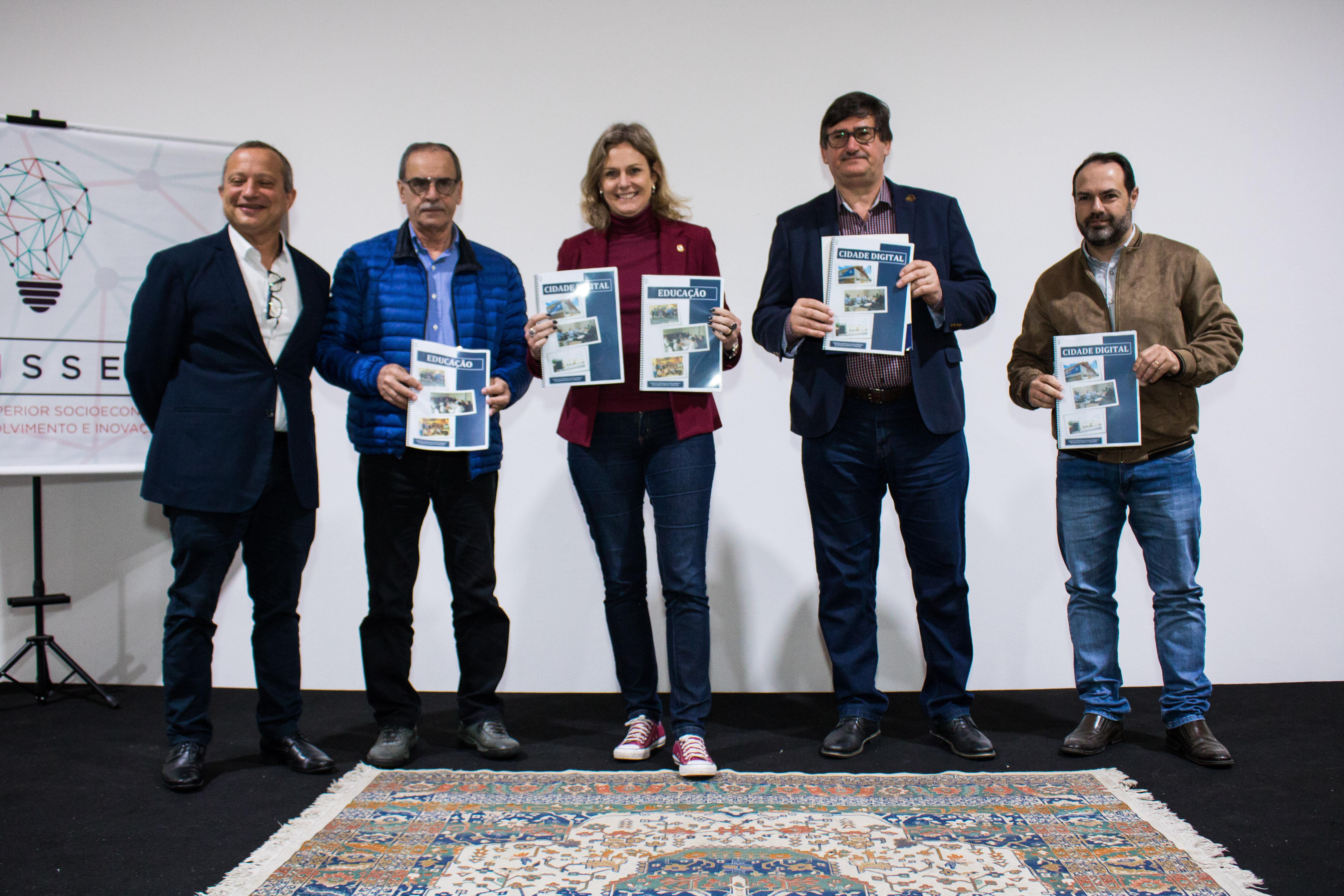 Conssedi conclui trabalhos nas duas áreas e entrega os projetos à prefeita Paula Mascarenhas