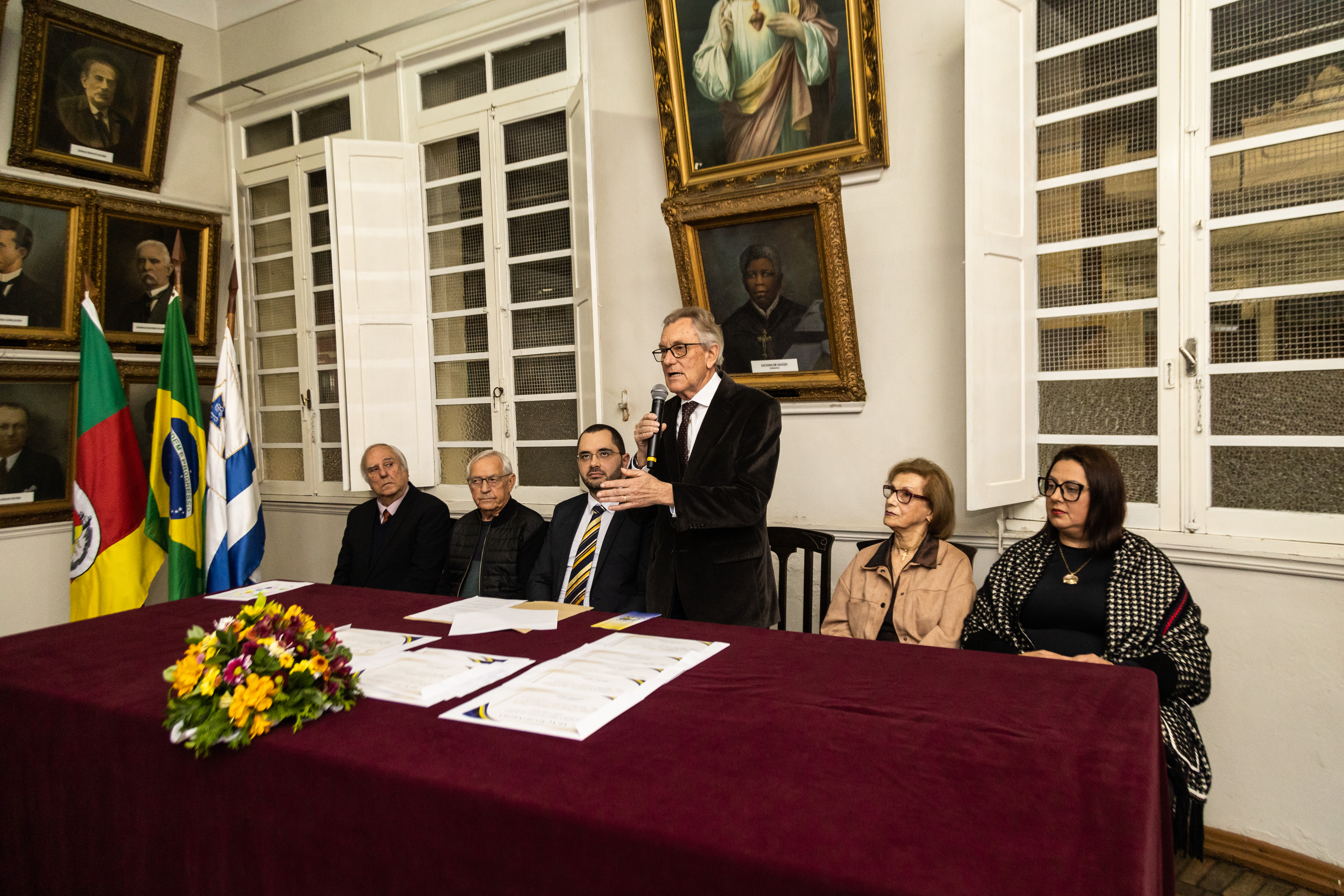 Entidade centenária oferece serviço público de ensino e tem parceria com o Município