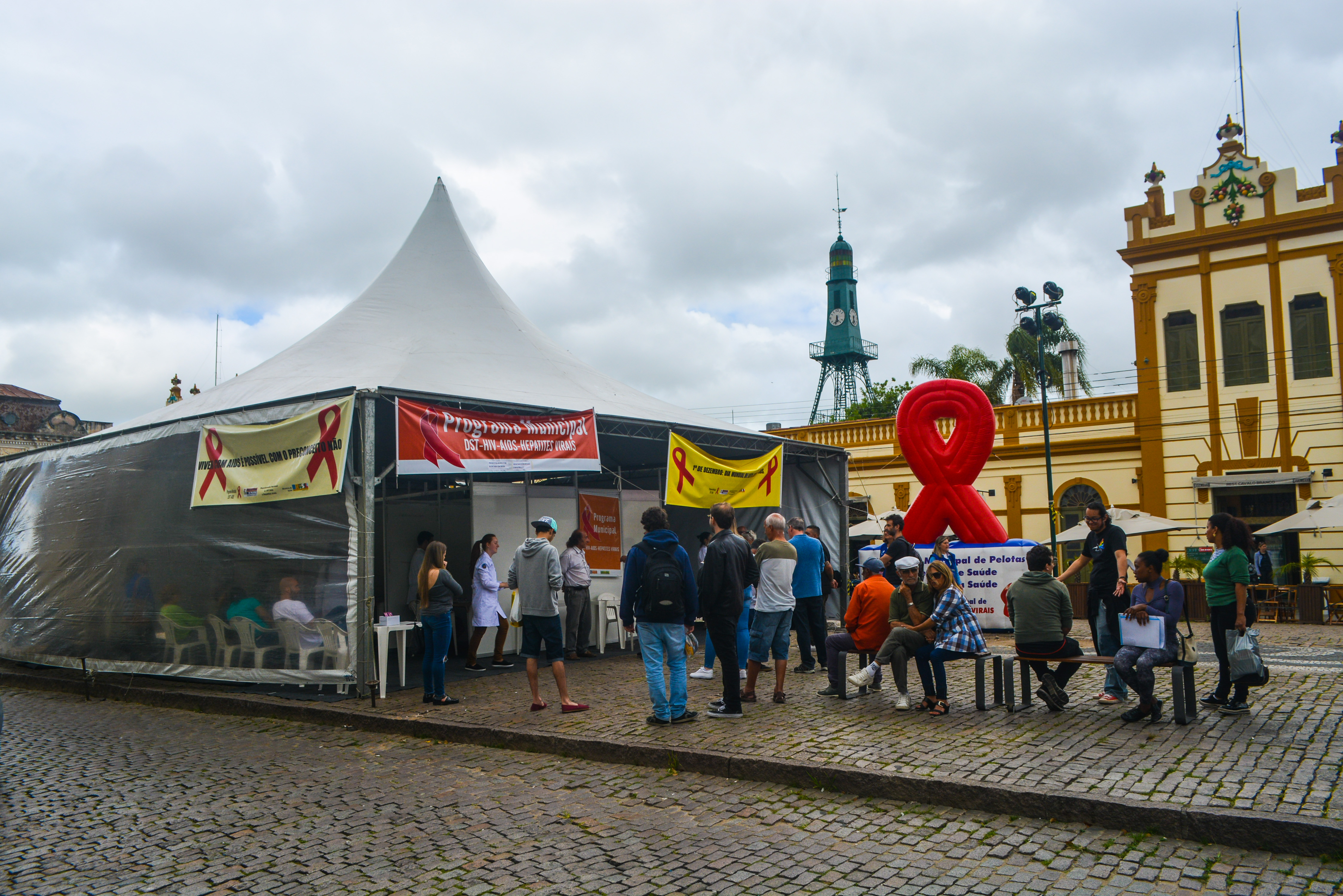 Cerca de 500 exames foram feitos durante todo o dia no Largo do Mercado Central