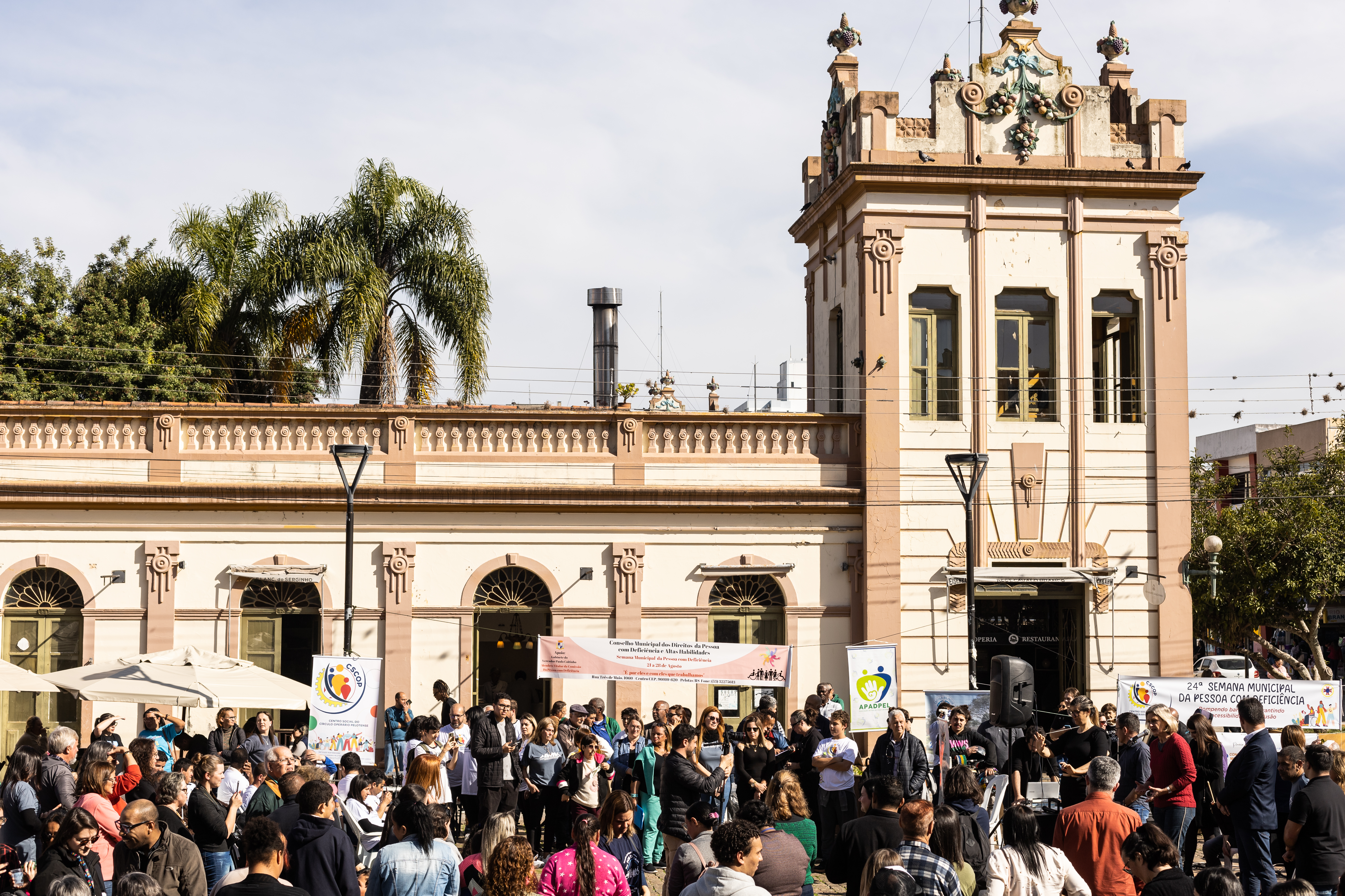 Cerimônia realizada no Largo do Mercado Central reuniu autoridades e instituições. Programação estende-se até o próximo dia 28