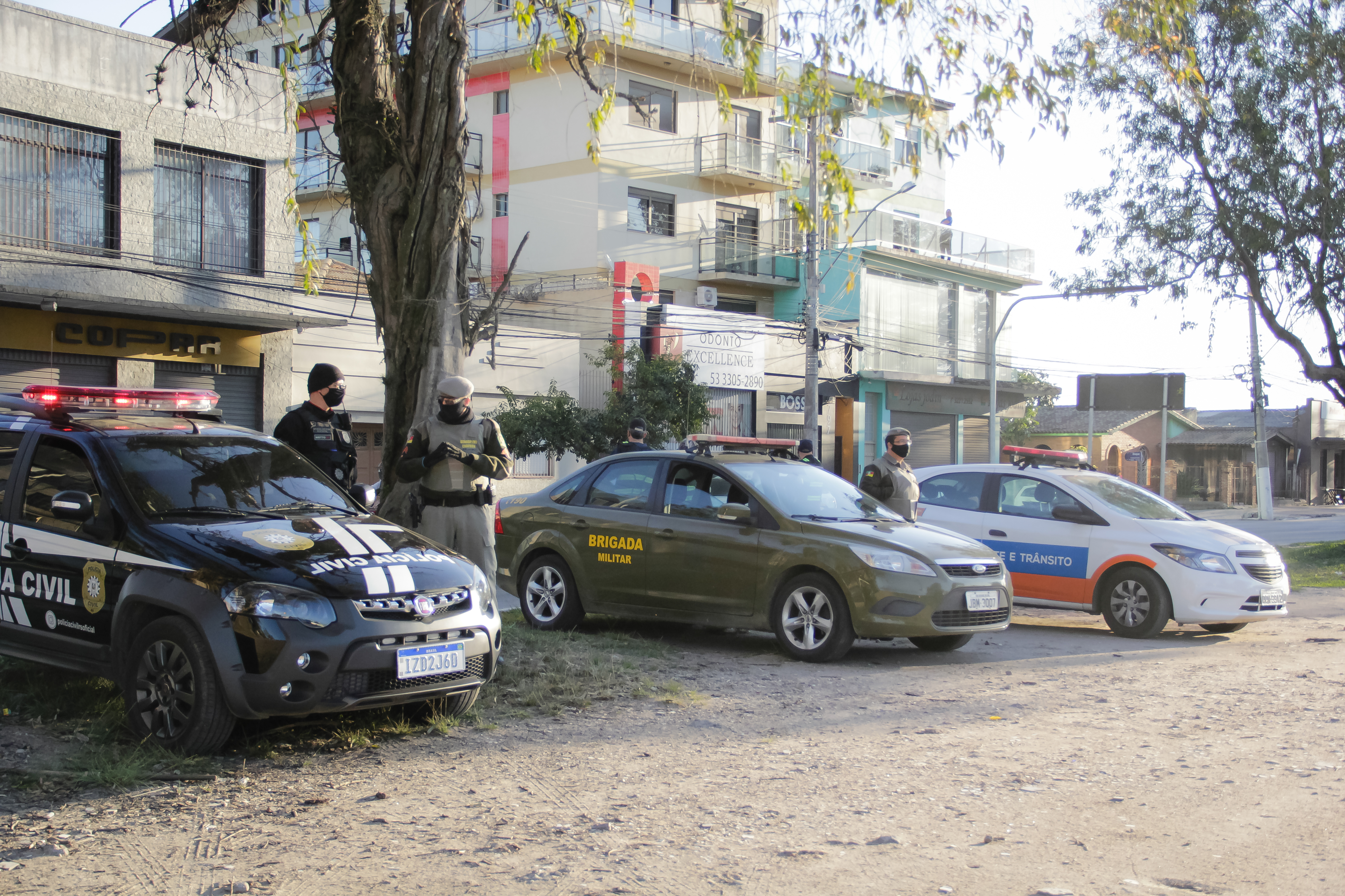 Operações Integradas foram intensificadas para fiscalizar o cumprimento dos decretos municipal e estadual, que visam proteger os cidadãos da infecção pelo vírus da Covid-19