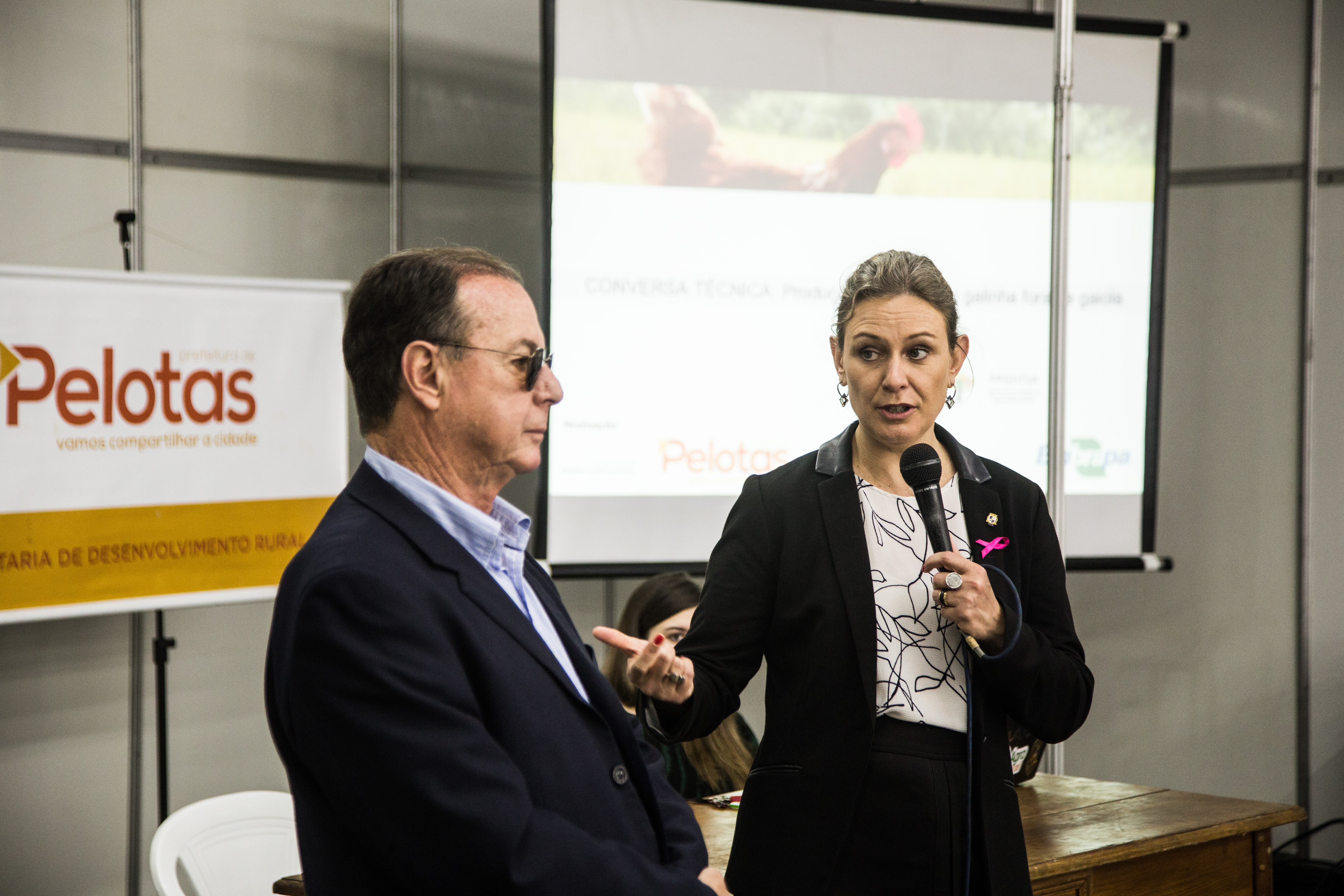 Prefeita Paula Mascarenhas abre evento na Feira. Secretaria de Desenvolvimento Rural esteve à frente da organização