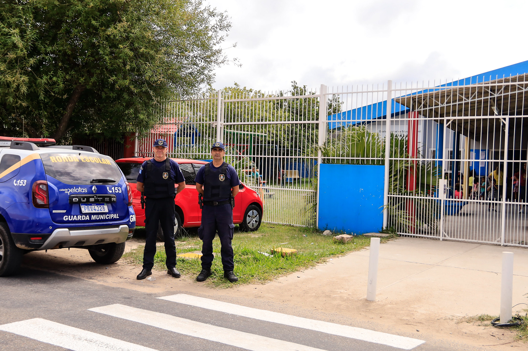 Decreto 6.731/2023, assinado pela prefeita, normatiza a atividade de segurança para prevenção e proteção junto à rede de ensino