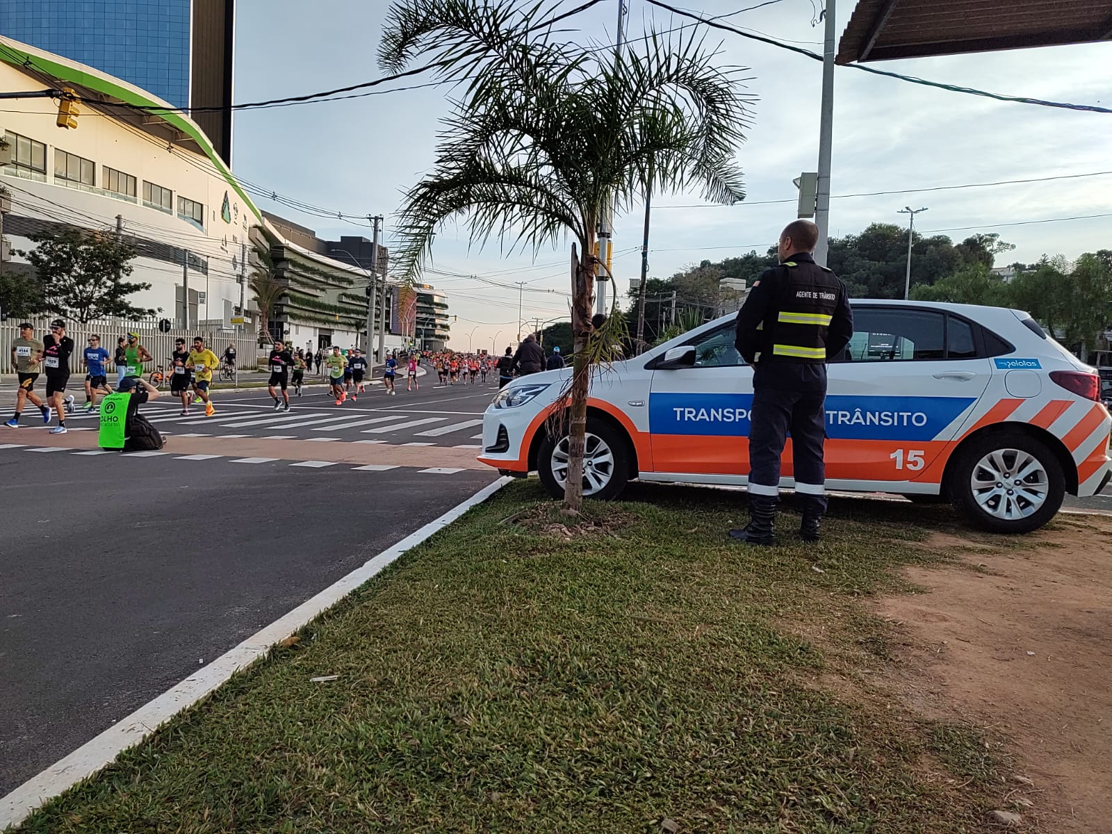 Equipe participou das medidas de organização da 38ª Maratona Internacional de Porto Alegre para aplicar conhecimentos na 1ª Maratona de Pelotas