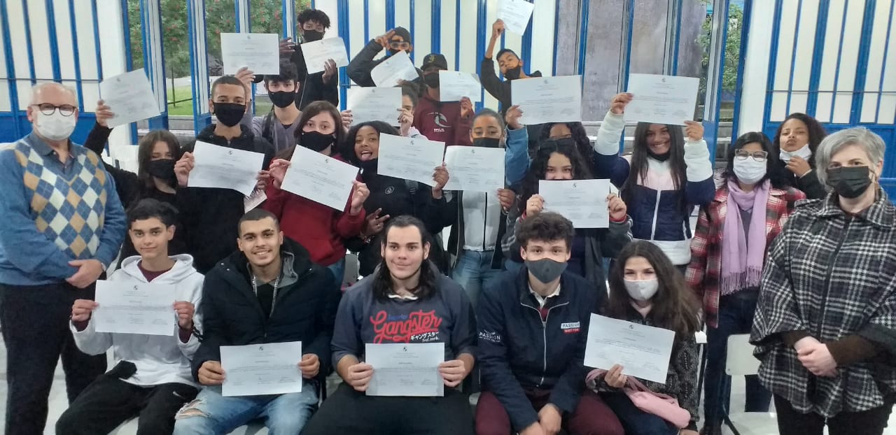 Projeto Escalada, do Mapa de Oportunidades, desenvolveu no mês de junho um curso para formação para primeiro emprego com 48 jovens. Documentos foram emitidos na ação, que integra o Pacto Pelotas pela Paz