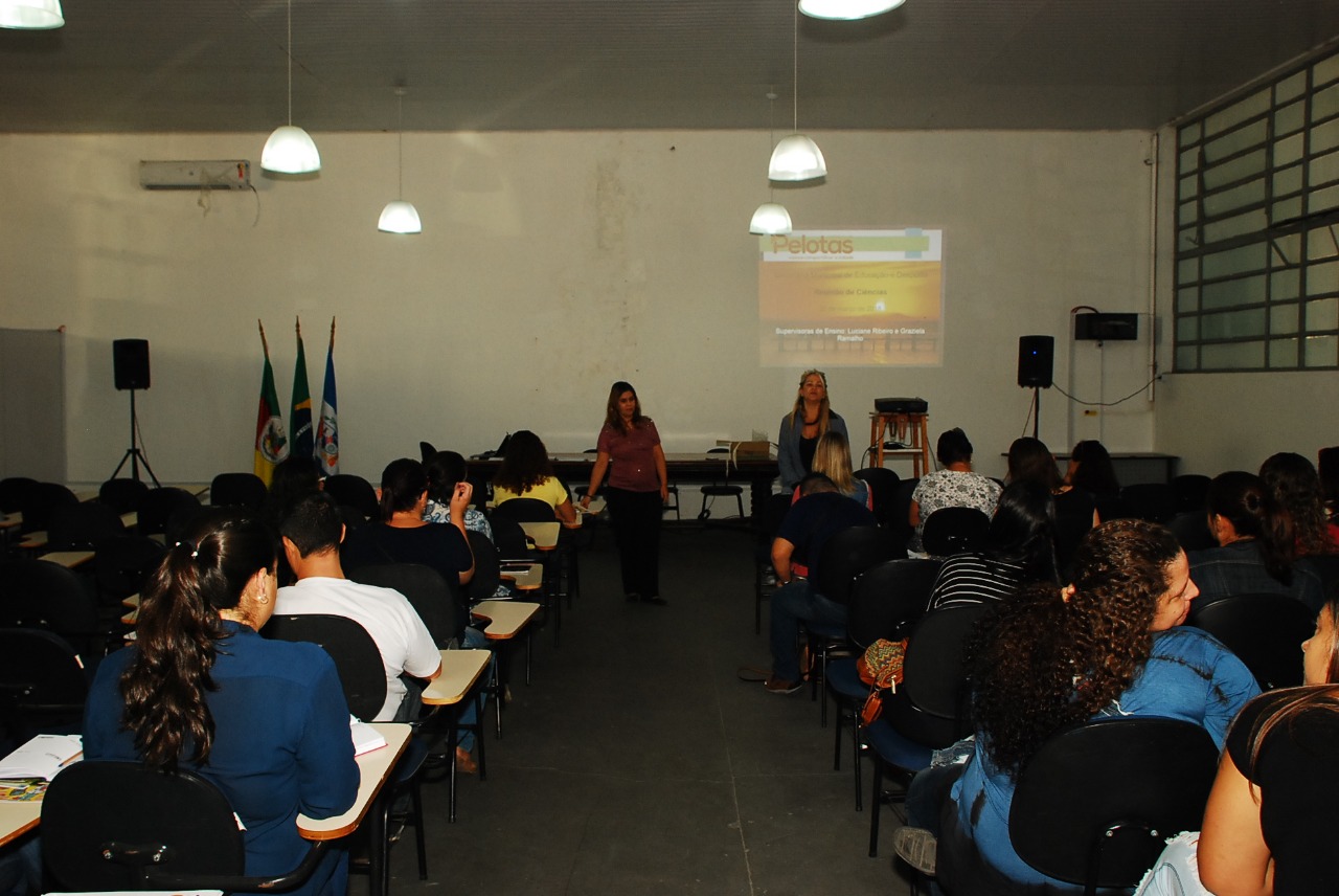 Supervisoras de ensino debateram também, com 32 docentes da rede municipal, atividades para 2018