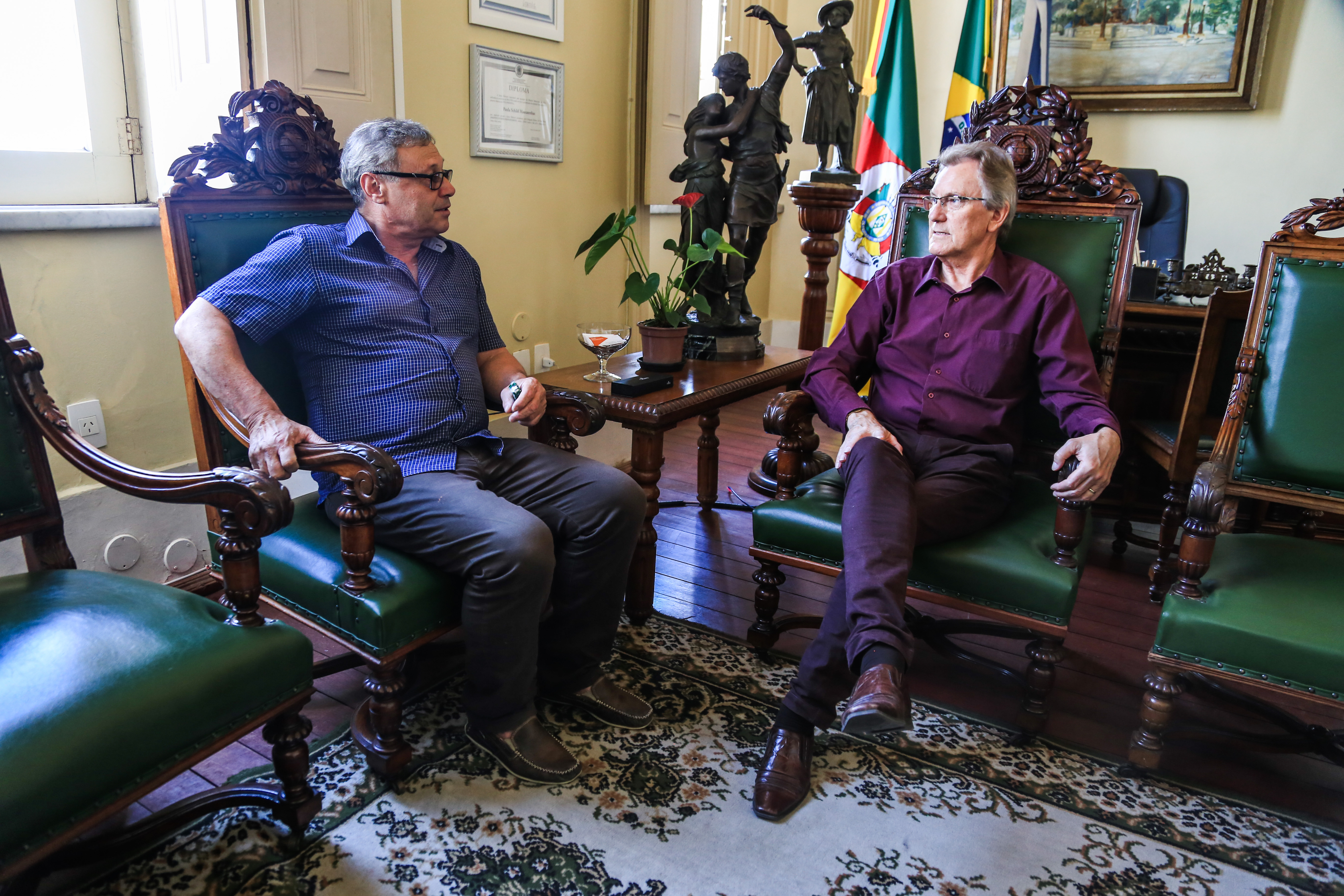 No encontro, eles conversaram sobre a responsabilidade de conduzir os cargos