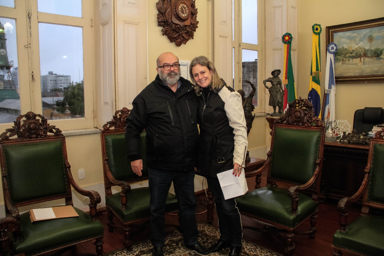 José Olavo Passos deixa o cargo por motivos pessoais. Manoela Rodrigues assume interinamente a Secretaria
