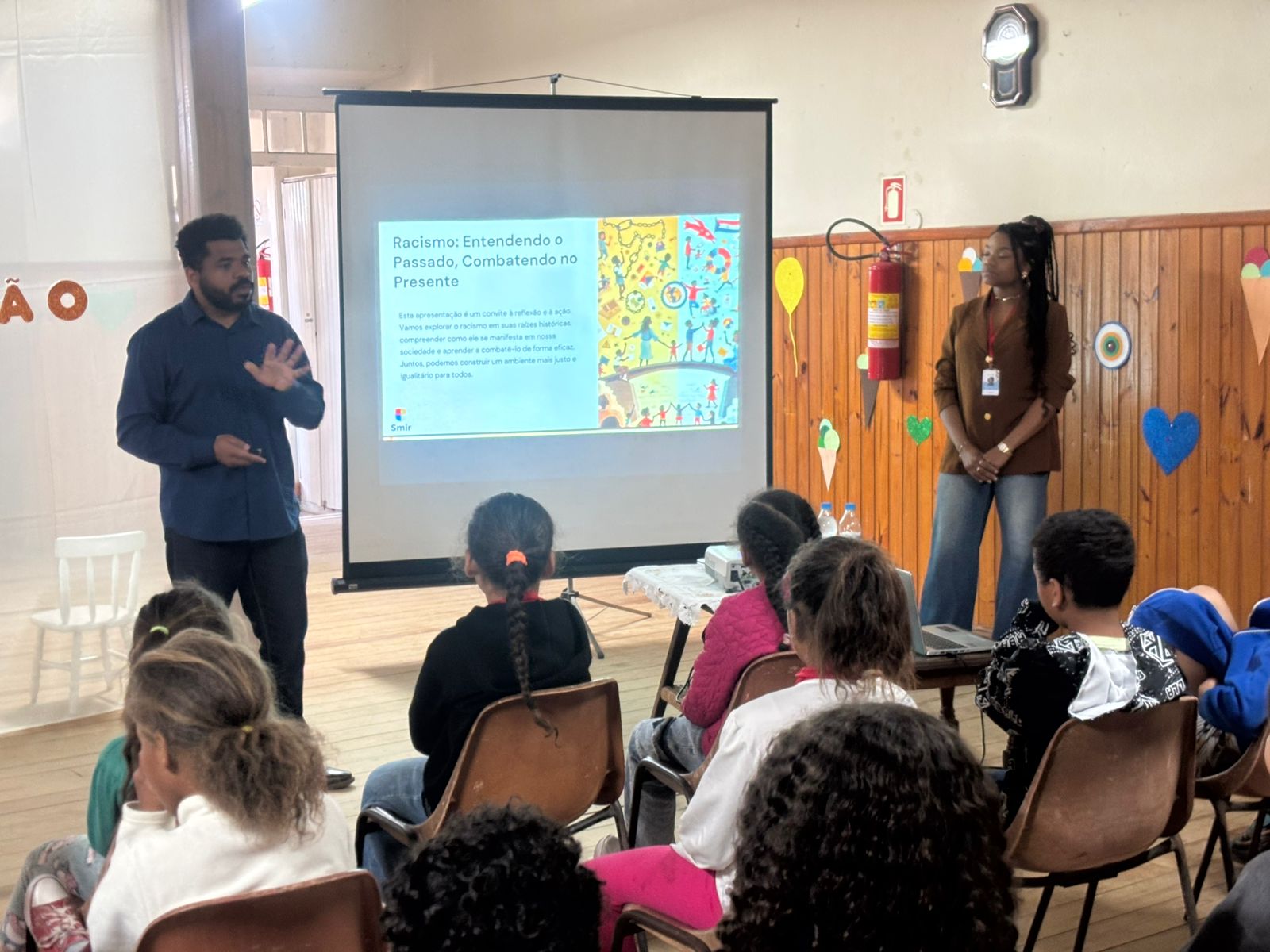 Pauta foi o combate ao racismo e a educação antirracista