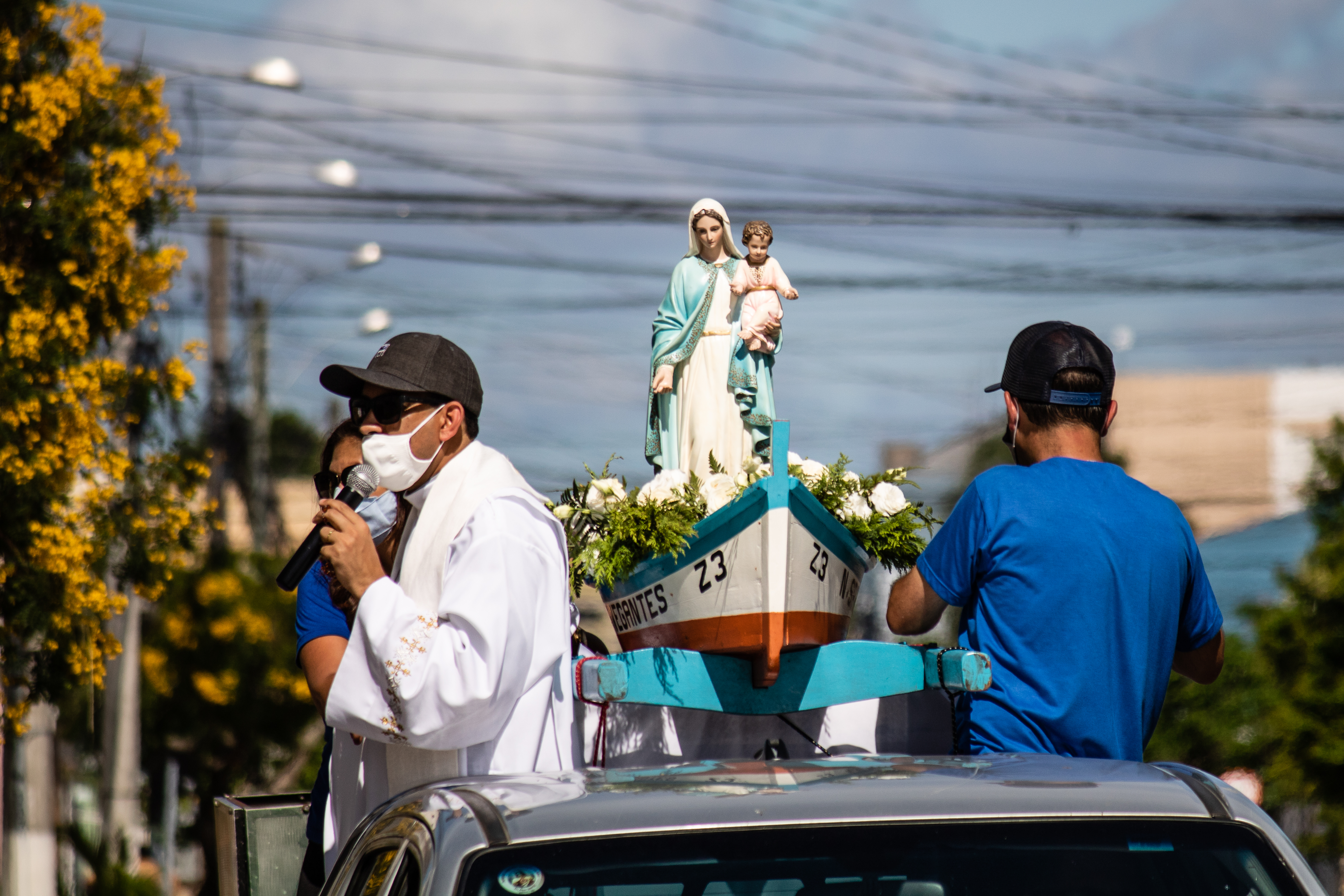 Idemar recebeu a procissão em forma de carreata em frente a Igreja do Porto, onde recebeu bênçãos proferidas pelo sacerdote