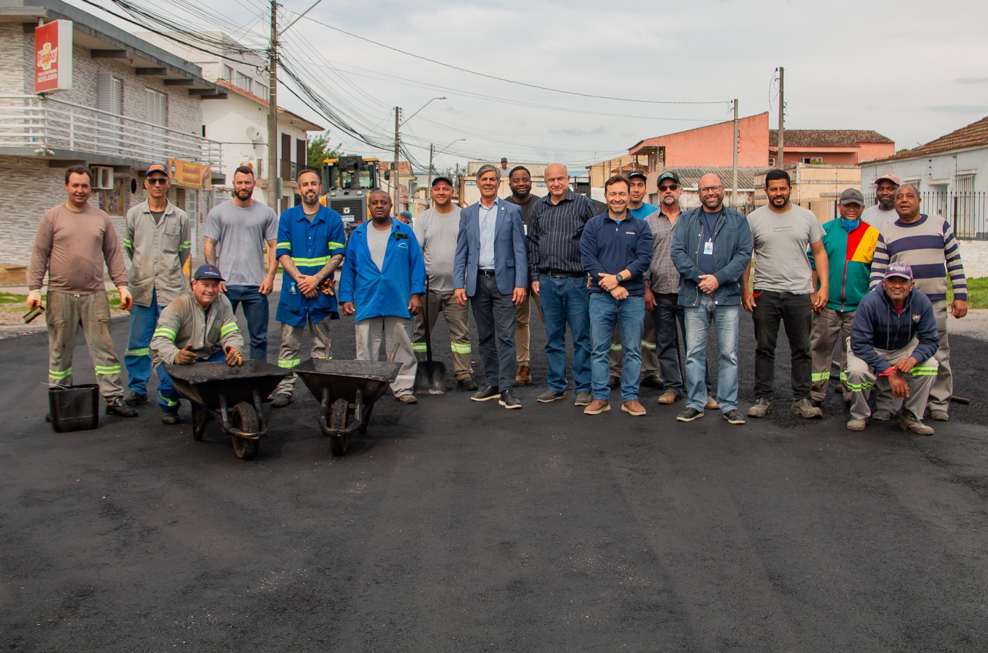 Prefeito Marroni acompanhou a última etapa da obra, que havia começado em 15 de julho, na via de fluxo intenso no Fragata