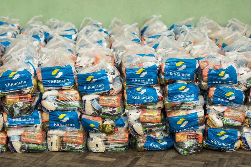 As 93 escolas da rede municipal, mais as assistenciais e especiais conveniadas com o Município, receberão as cestas de alimentos