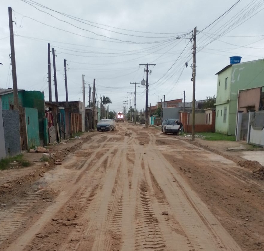 Melhorias de vias estão sendo realizadas em diferentes bairros