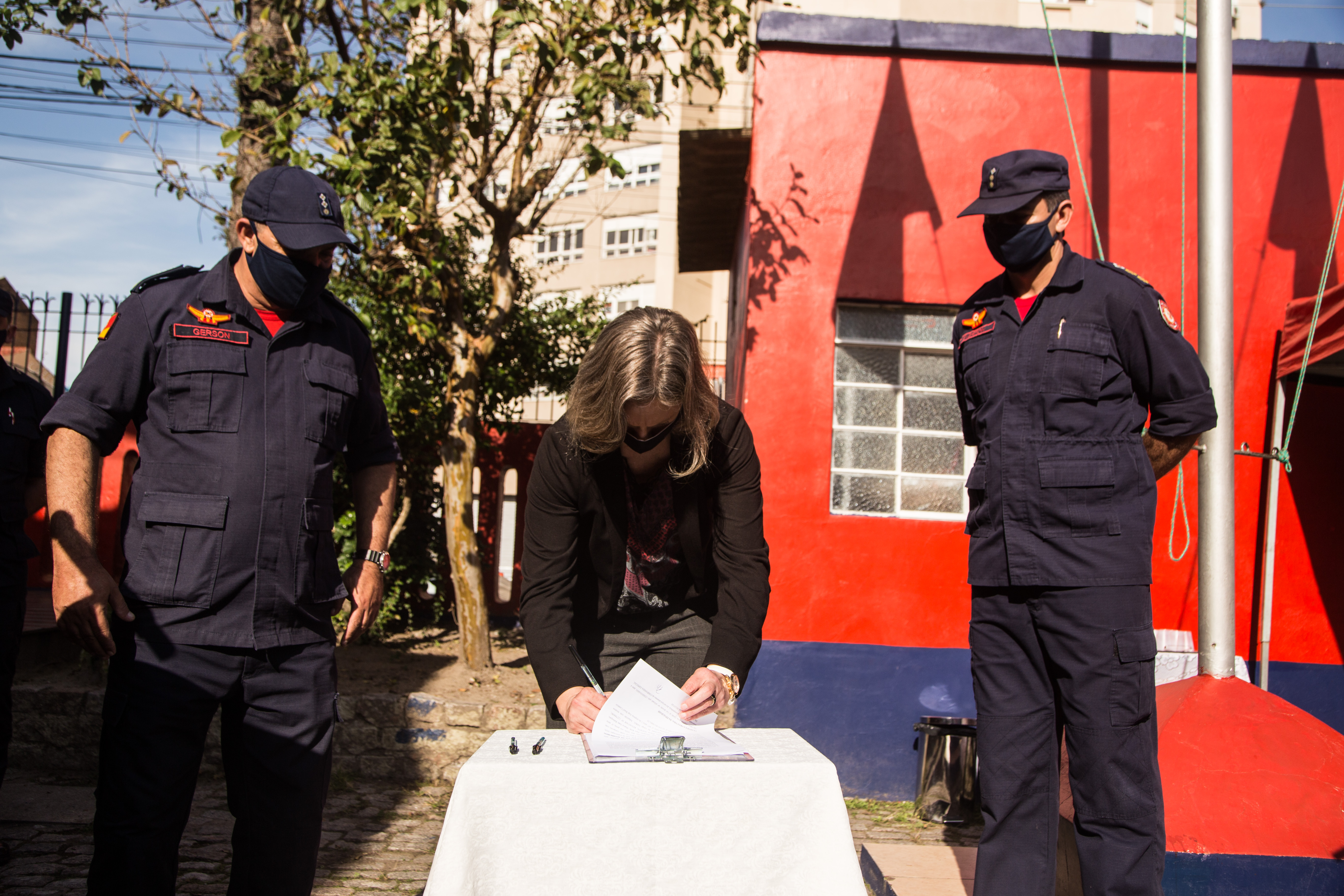 Prefeita participou de cerimonial, ocasião em que assinou o termo de cessão de uso de novos equipamentos para a instituição