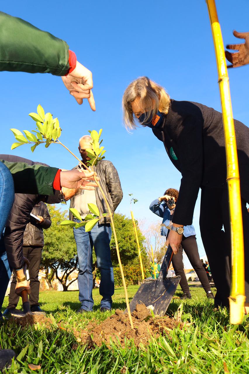 Prefeita Paula Mascarenhas participou das atividades que deram início ao programa ambiental do Município nesta quinta-feira (22)