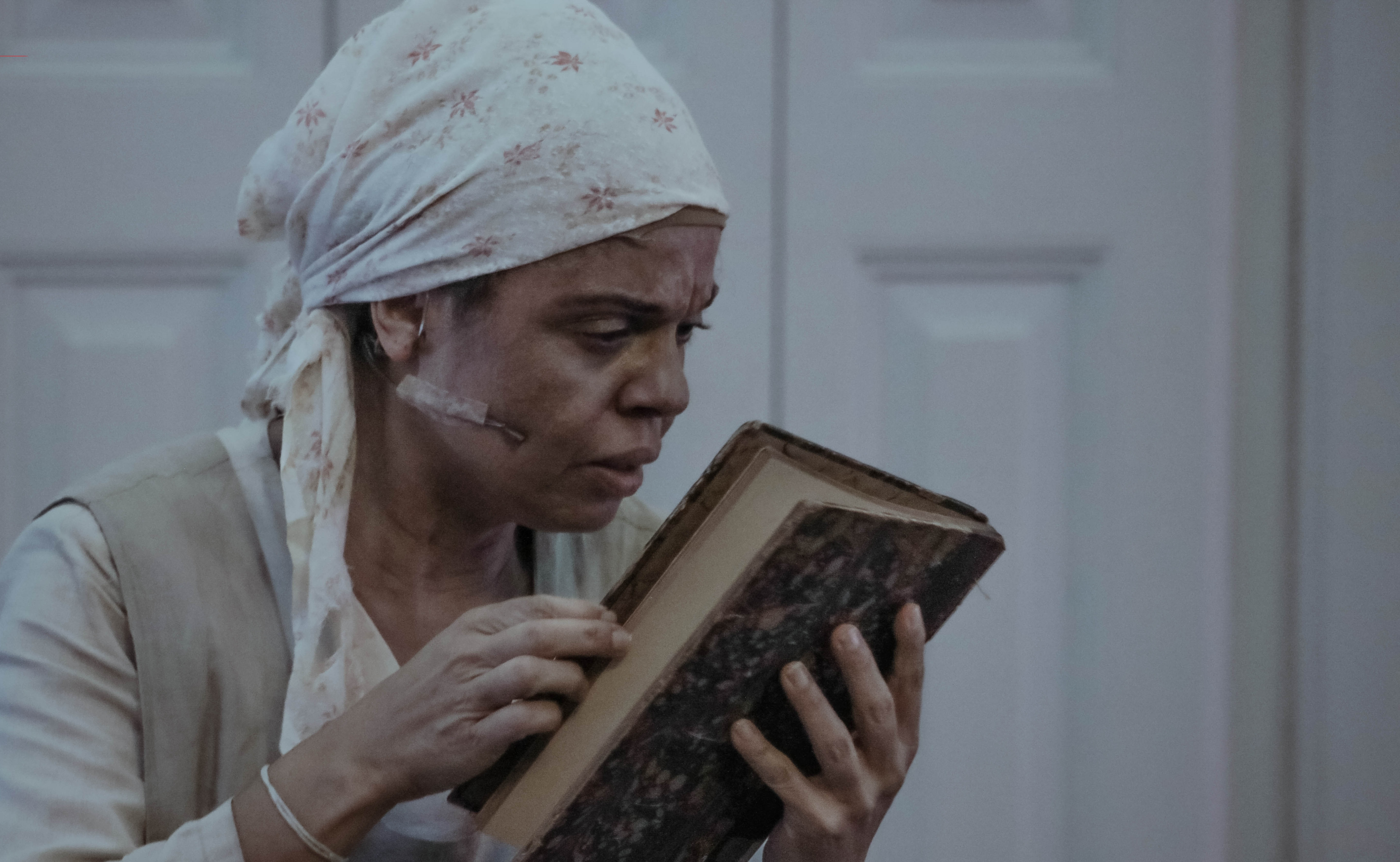 Frases fortes marcaram a peça Carolina Maria de Jesus – Diário de Bitita, encenada na noite de quarta, na BPP, a partir da vida da moradora da favela que se tornou uma escritora de sucesso