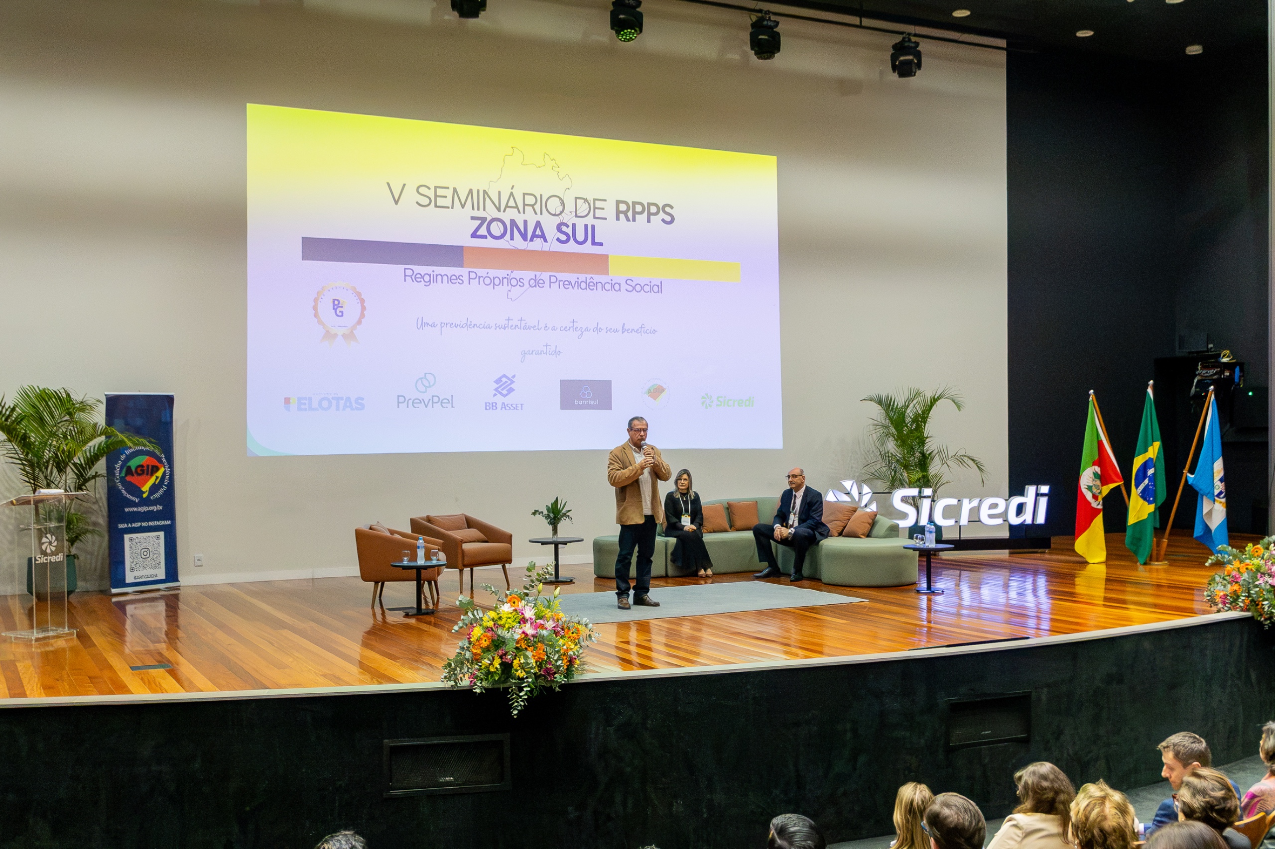 O 5º Seminário dos Regimes Próprios de Previdência Social da Zona Sul teve início na manhã desta quinta-feira, no auditório do Sicredi