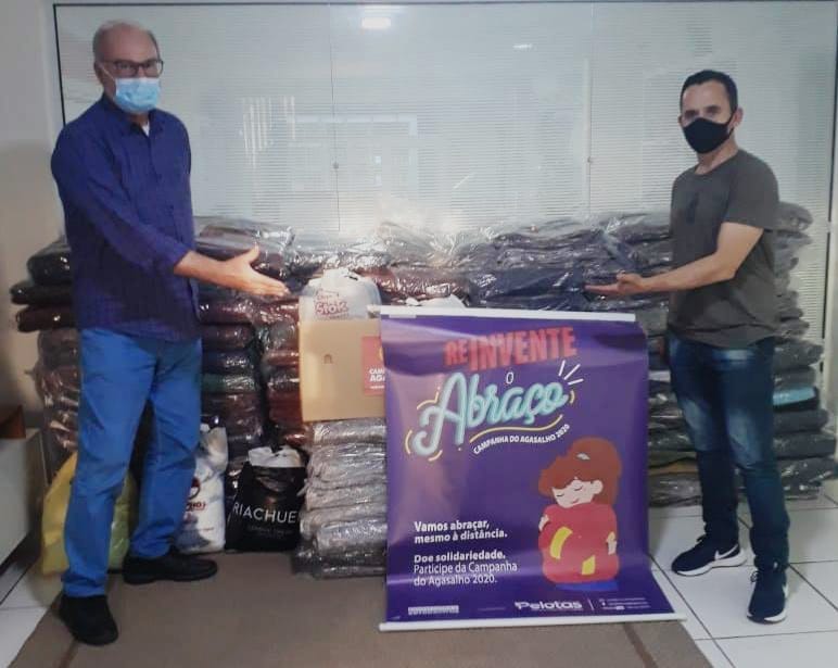 Empresa doou cem cobertores de lã