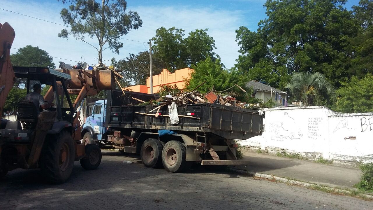 SSUI trabalha com oito caminhões caçamba