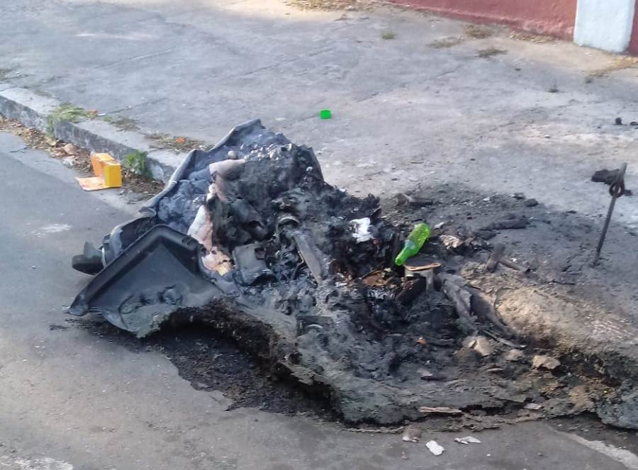 Dezenas de estruturas foram vandalizadas durante o ano; três somente na véspera do Ano Novo