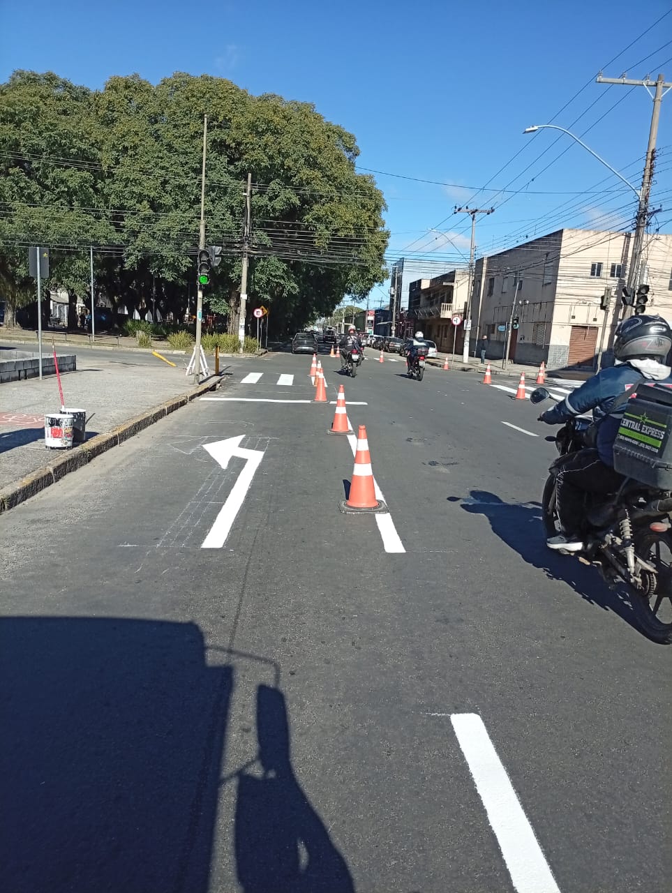 Equipe deve finalizar nesta terça-feira o serviço que teve início na última quinta-feira, no trecho da Praça Cipriano Barcelos que recebeu asfalto