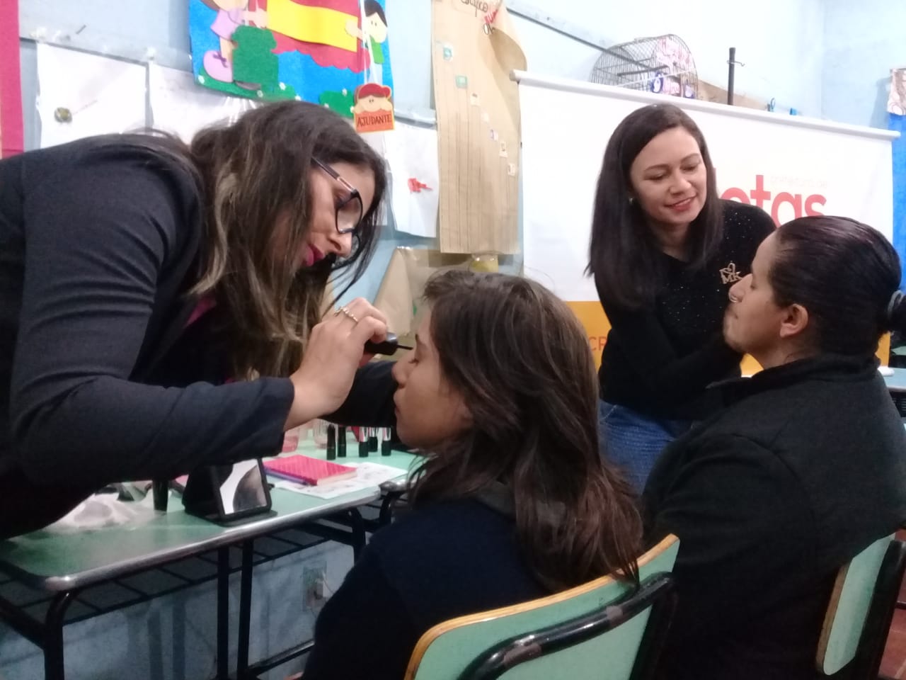 Mães de alunos da Emef Bruno Chaves conversaram e assistiram a vídeo sobre prevenção do câncer de mama