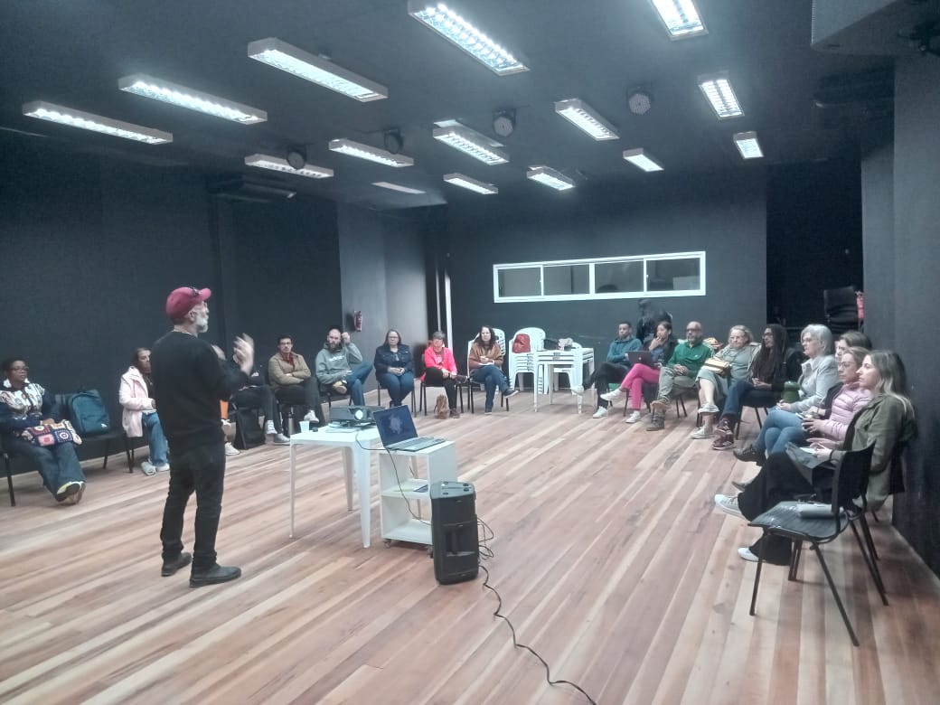Integrantes de diversas secretarias e conselheiros abordaram a situação atual e acolheram demandas para que espaço funcione a pleno