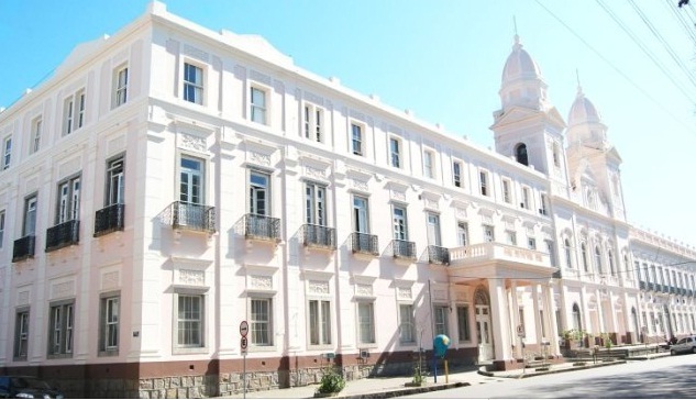 Hospital contratualizado pela Prefeitura explica que dificuldades se devem a atrasos de repasses do Estado e afirma que nova remessa de medicamentos deve chegar dia 28, caso se confirme a previsão de repasse nesta sexta (25)