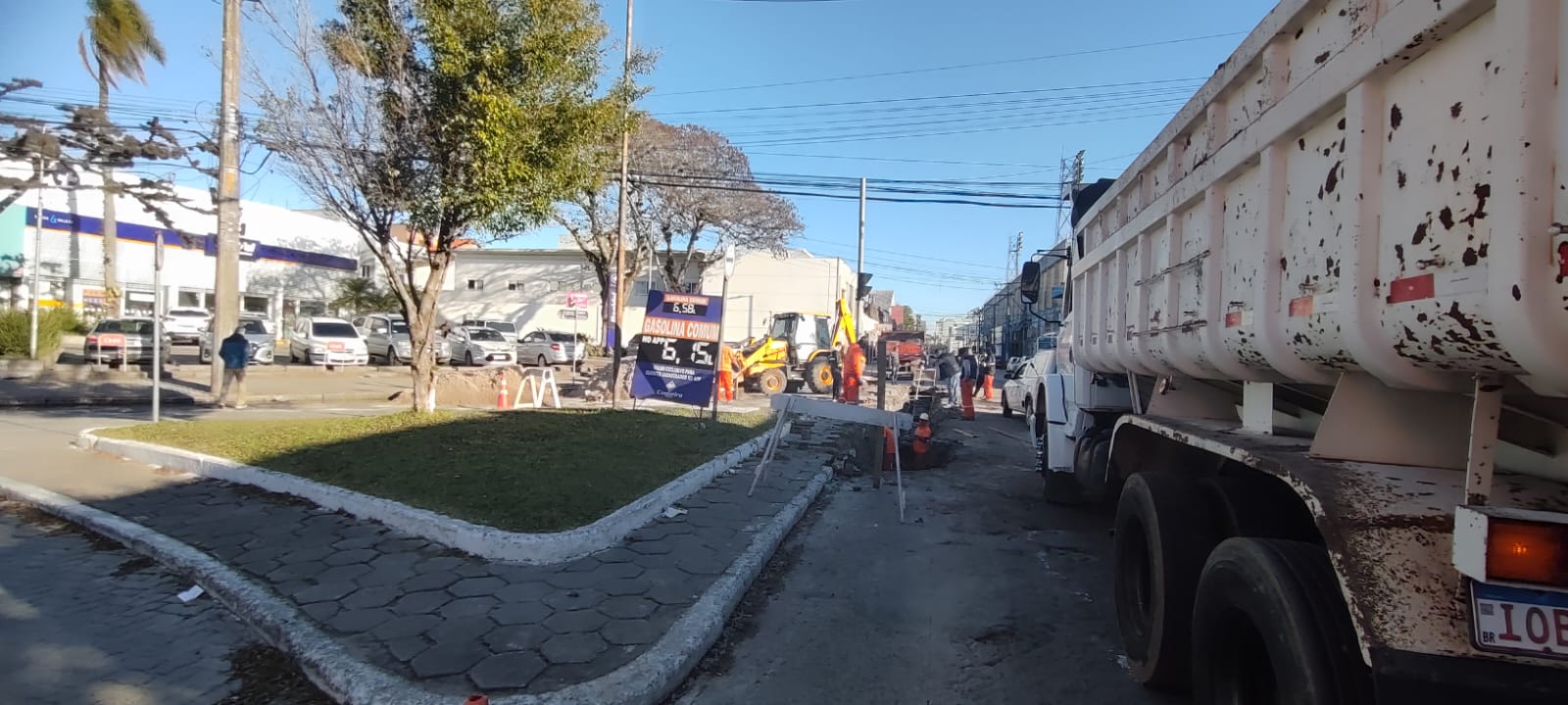 Pavimentação em trecho da rua Gonçalves Chaves, na área central, coincide com recesso escolar devido à menor demanda de trânsito e mobilidade