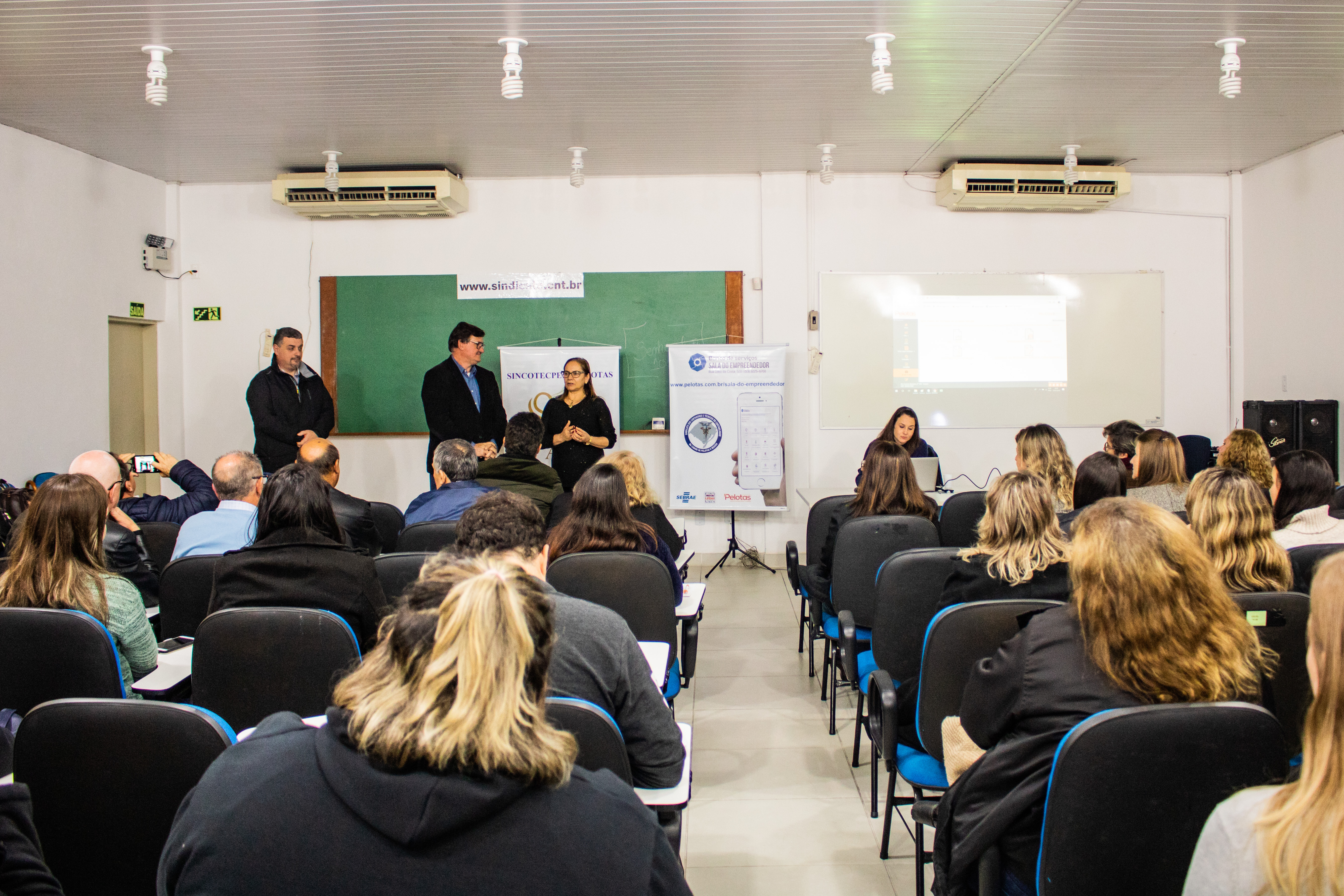 Capacitação sobre o sistema ocorreu nessa terça-feira (23). Meta da Prefeitura é facilitar a vida de empreendedores