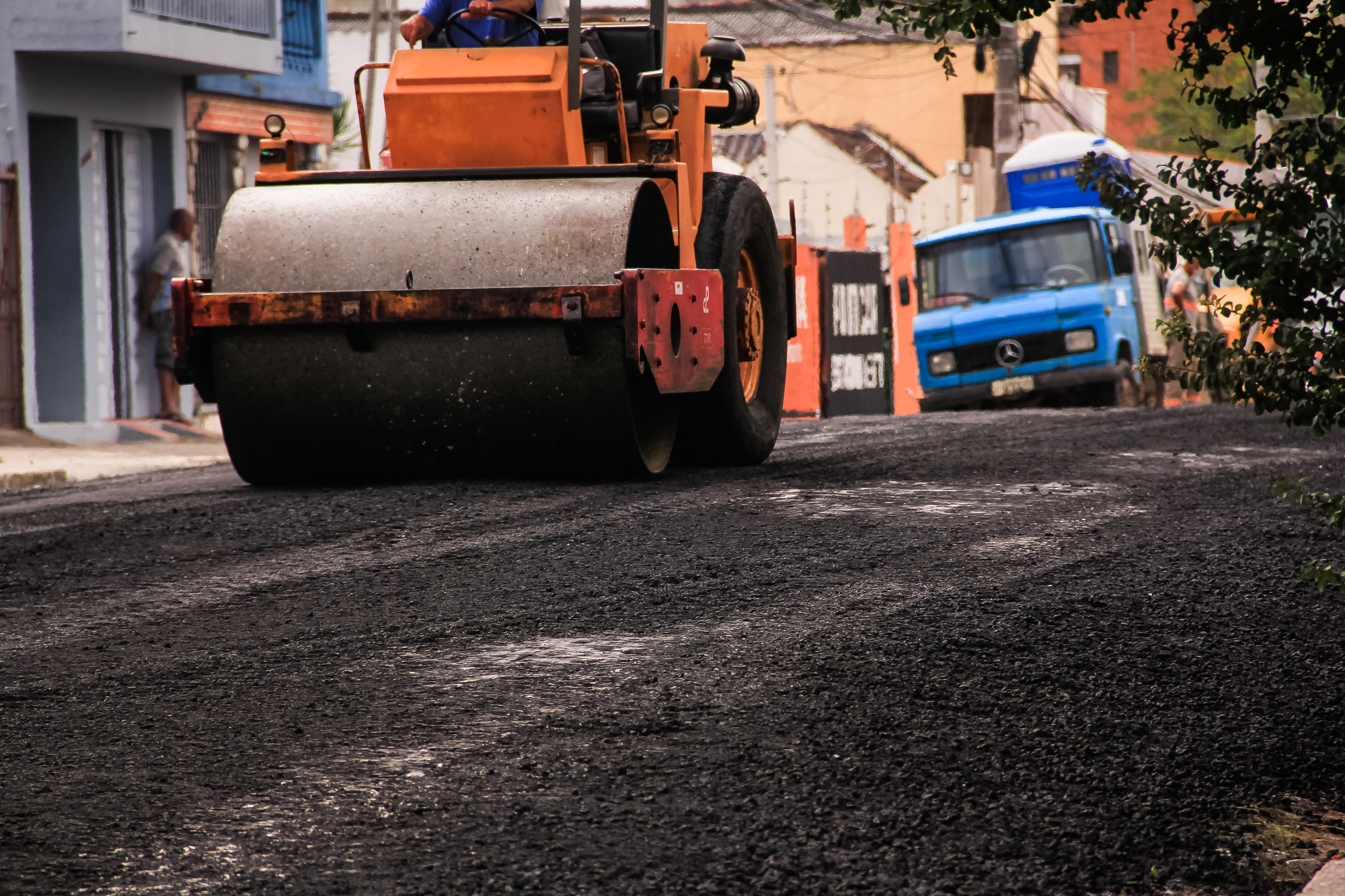 Asfalto e sinalização vão incrementar a via, oferecendo qualidade, conforto e segurança