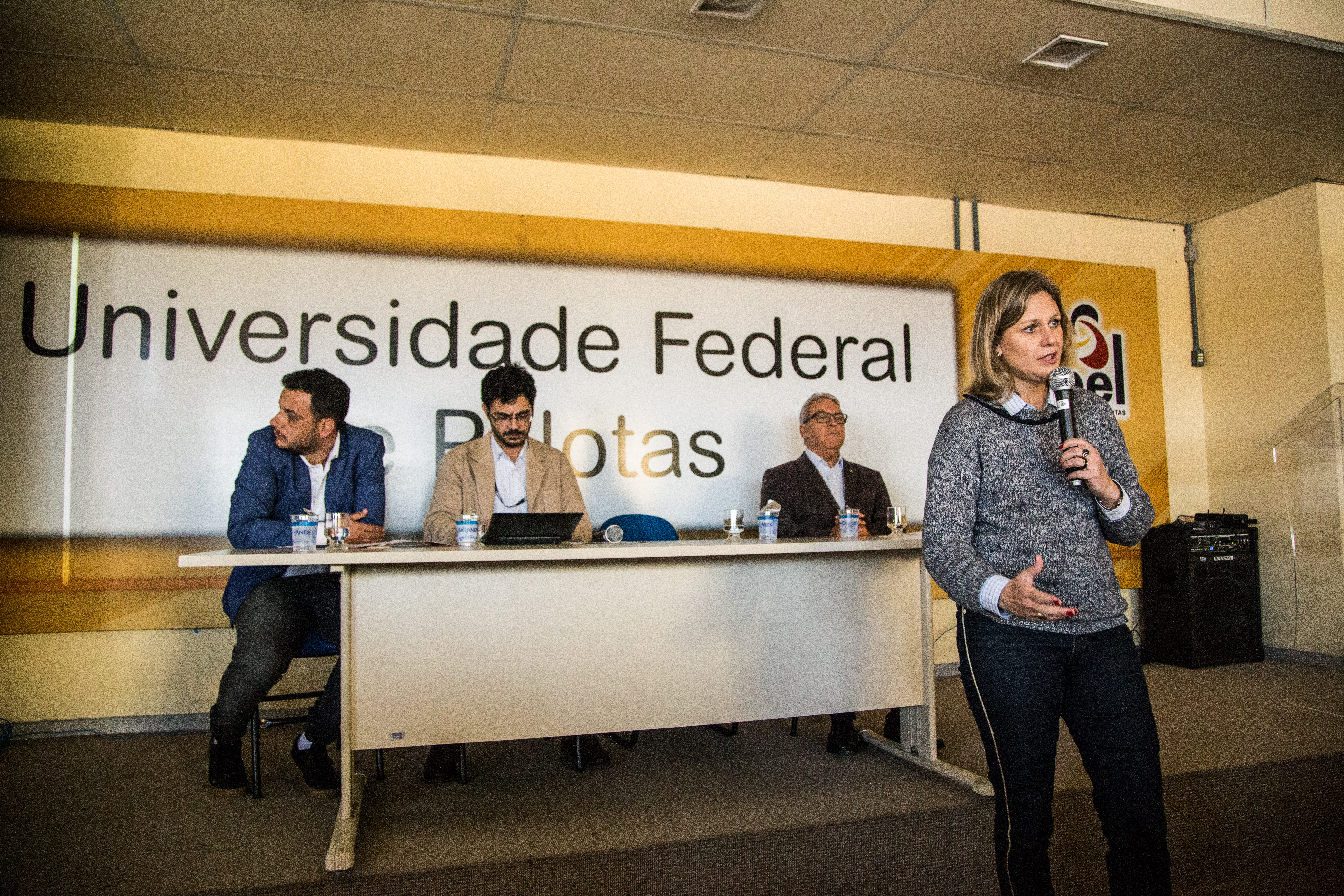 Paula participou da Semana Acadêmica Integrada dos cursos de Administração, Gestão Pública, Processos Gerenciais e Turismo em que apresentou dados relativos à administração municipal