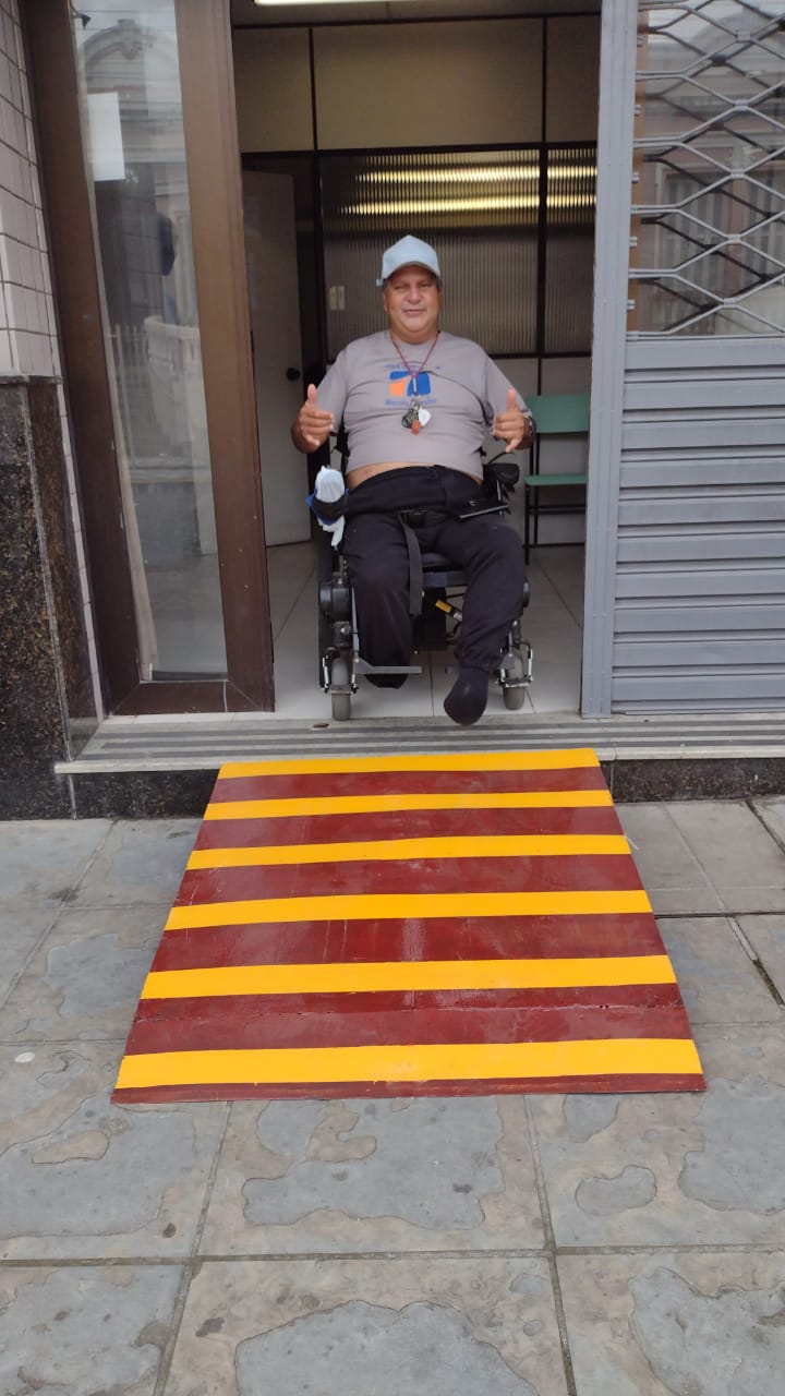 Local conta com nova rampa e estacionamento para pessoas com deficiência