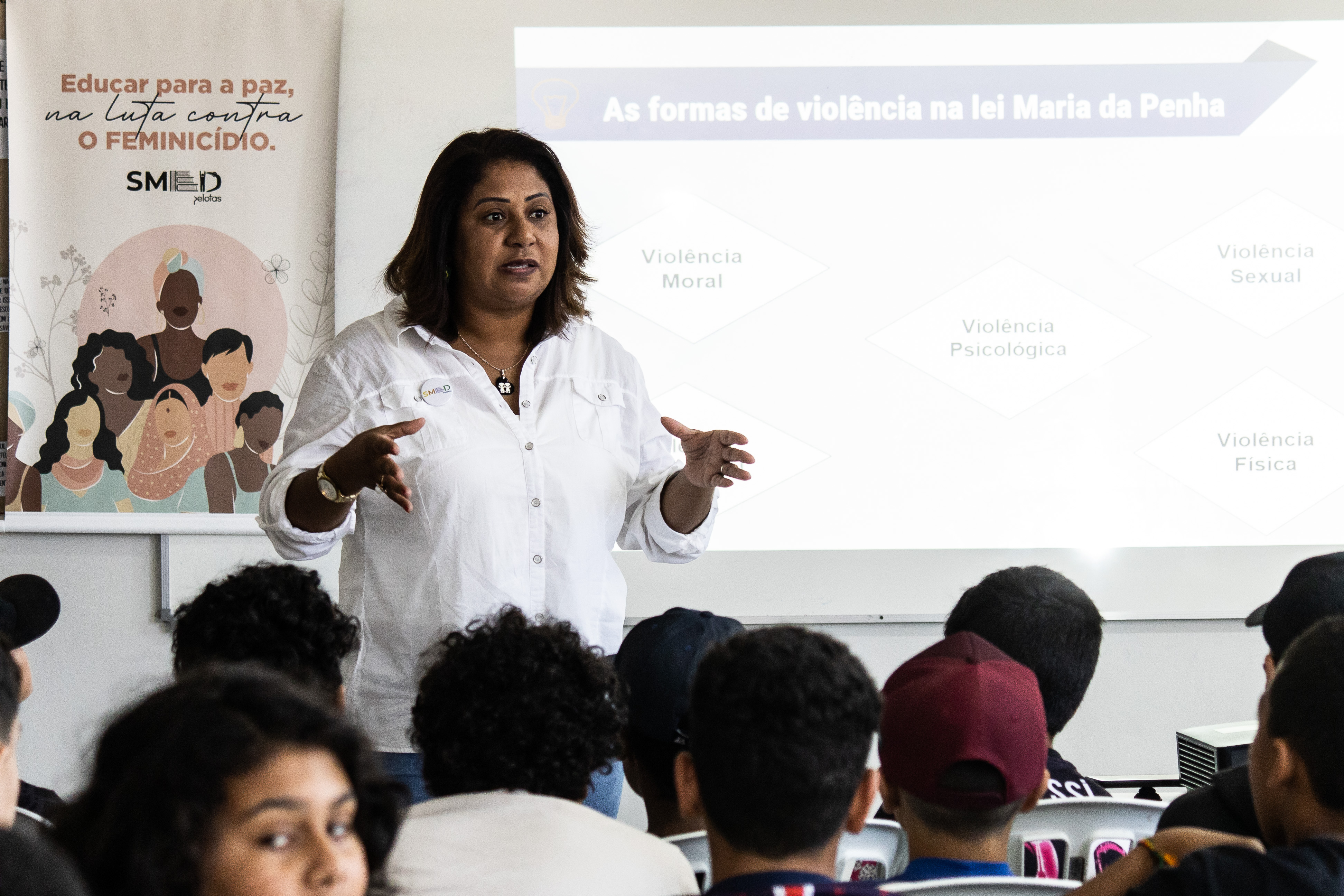 O programa Maria da Penha vai à Escola tem como objetivo educar e prevenir as violências contra as mulheres