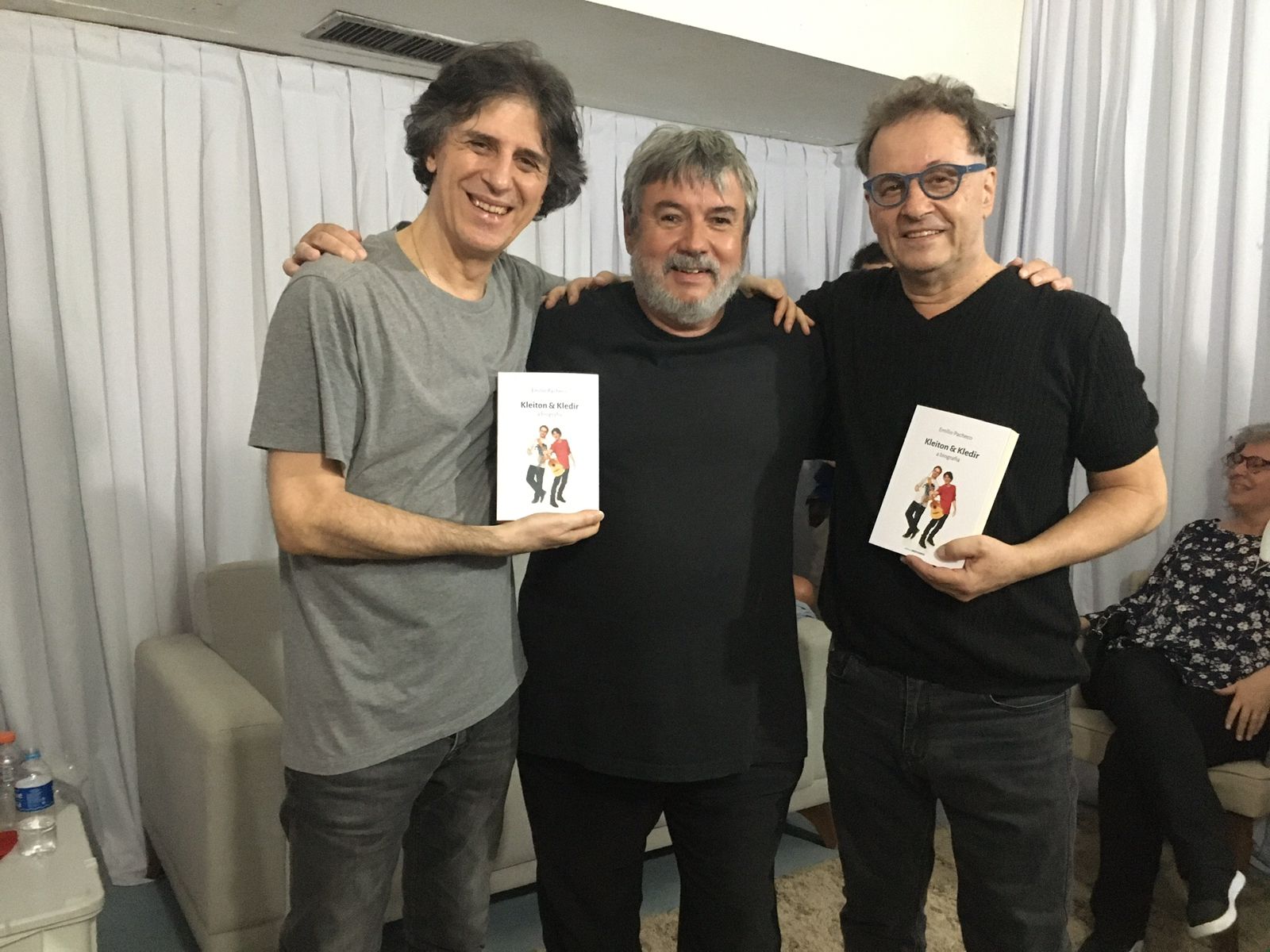 O autor participará de sessão de autógrafos na segunda-feira (27) no Mercado Central