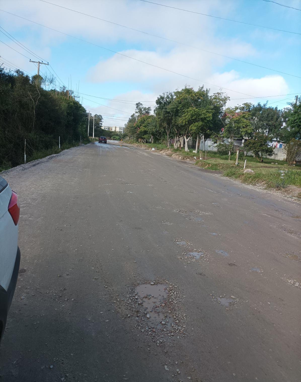 Redes de drenagem e reforços da base e sub-base estão em finalização na via do bairro Fragata