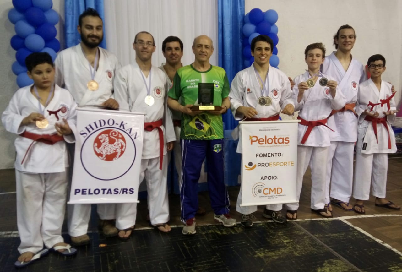 Equipe conquistou dez medalhas em evento neste final de semana